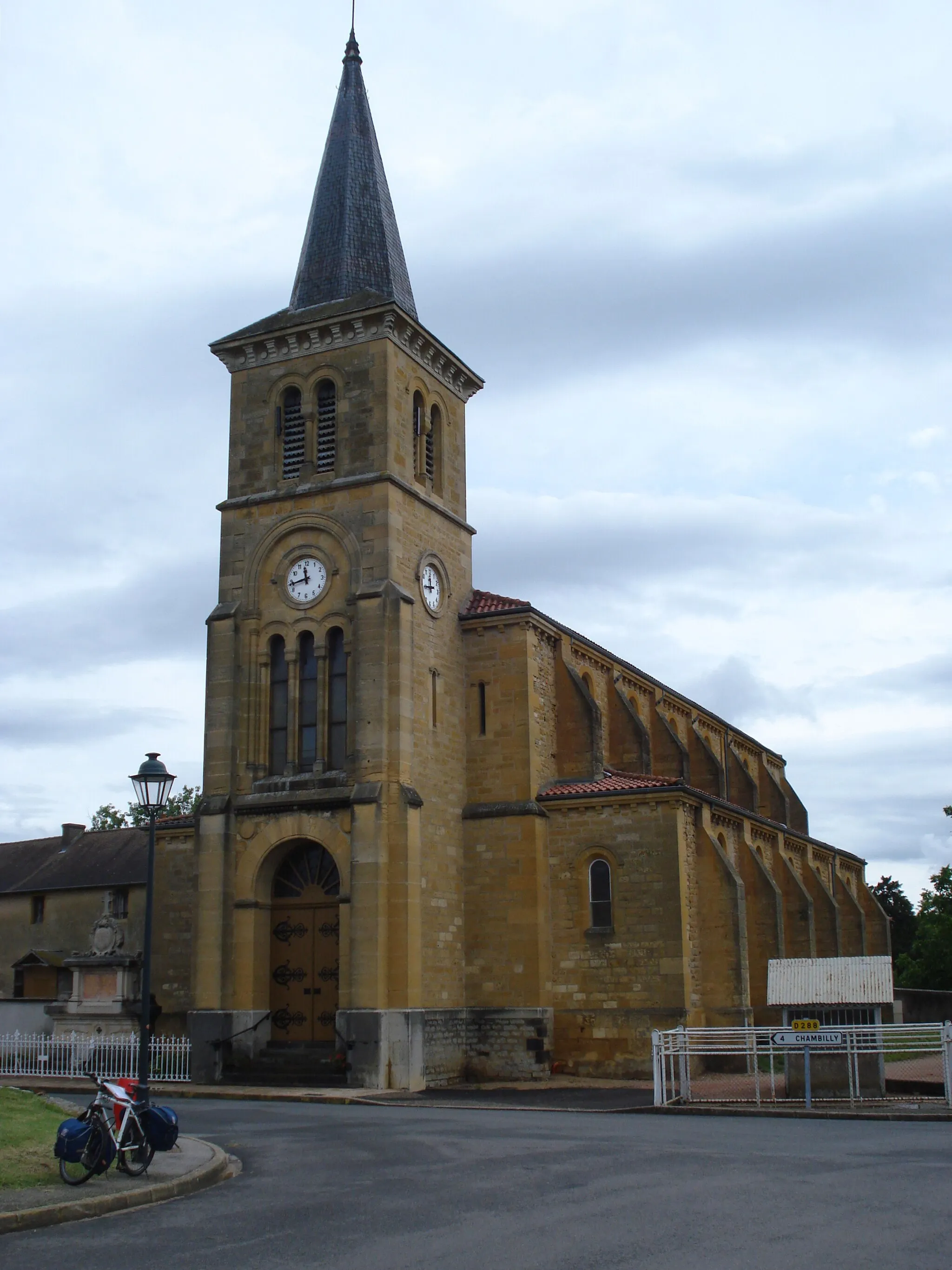 Photo showing: Artaix (Saône-et-Loire, Fr), l'église.