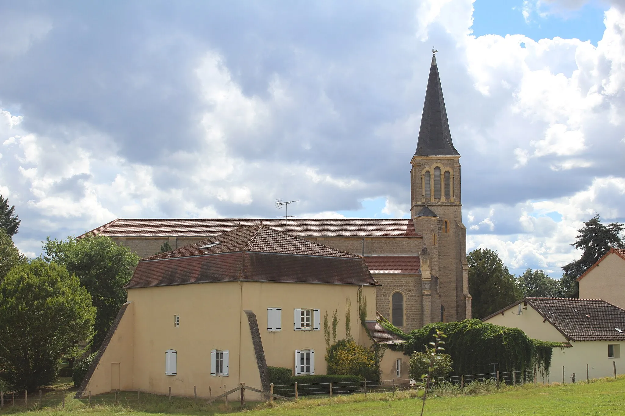 Photo showing: Église Saint-Martin de Chenay-le-Châtel.