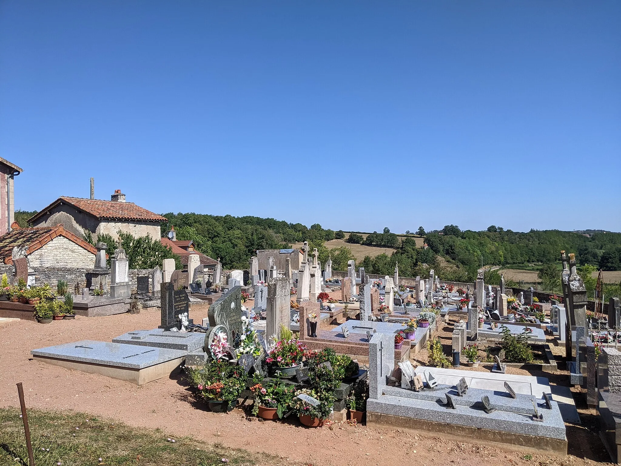 Photo showing: Vue du cimetière de Massilly (Saône-et-Loire, France).