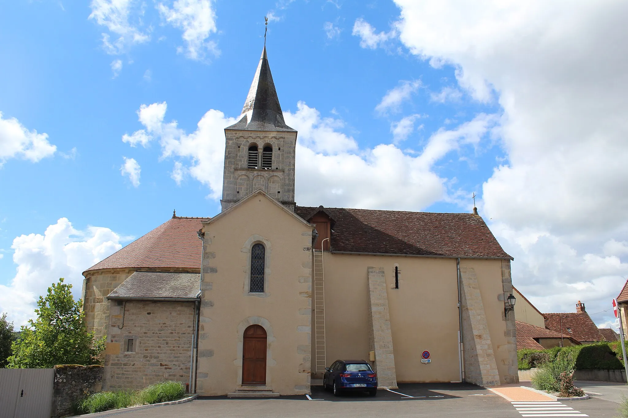 Photo showing: Église Sainte-Thérèse-de-l'Enfant-Jésus de Mornay, Saône-et-Loire.