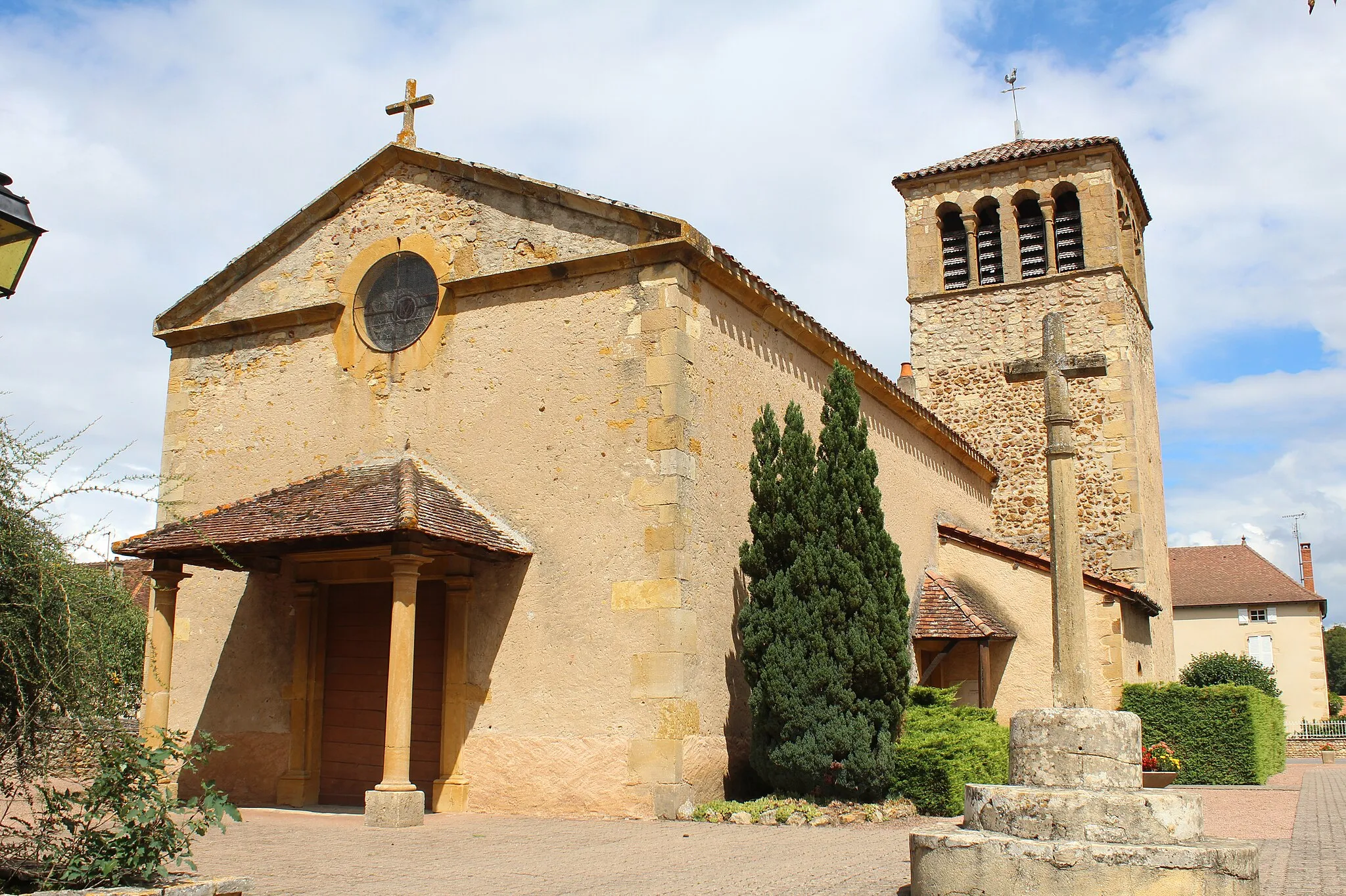 Photo showing: Église Saint-Martin de Saint-Martin-du-Lac.