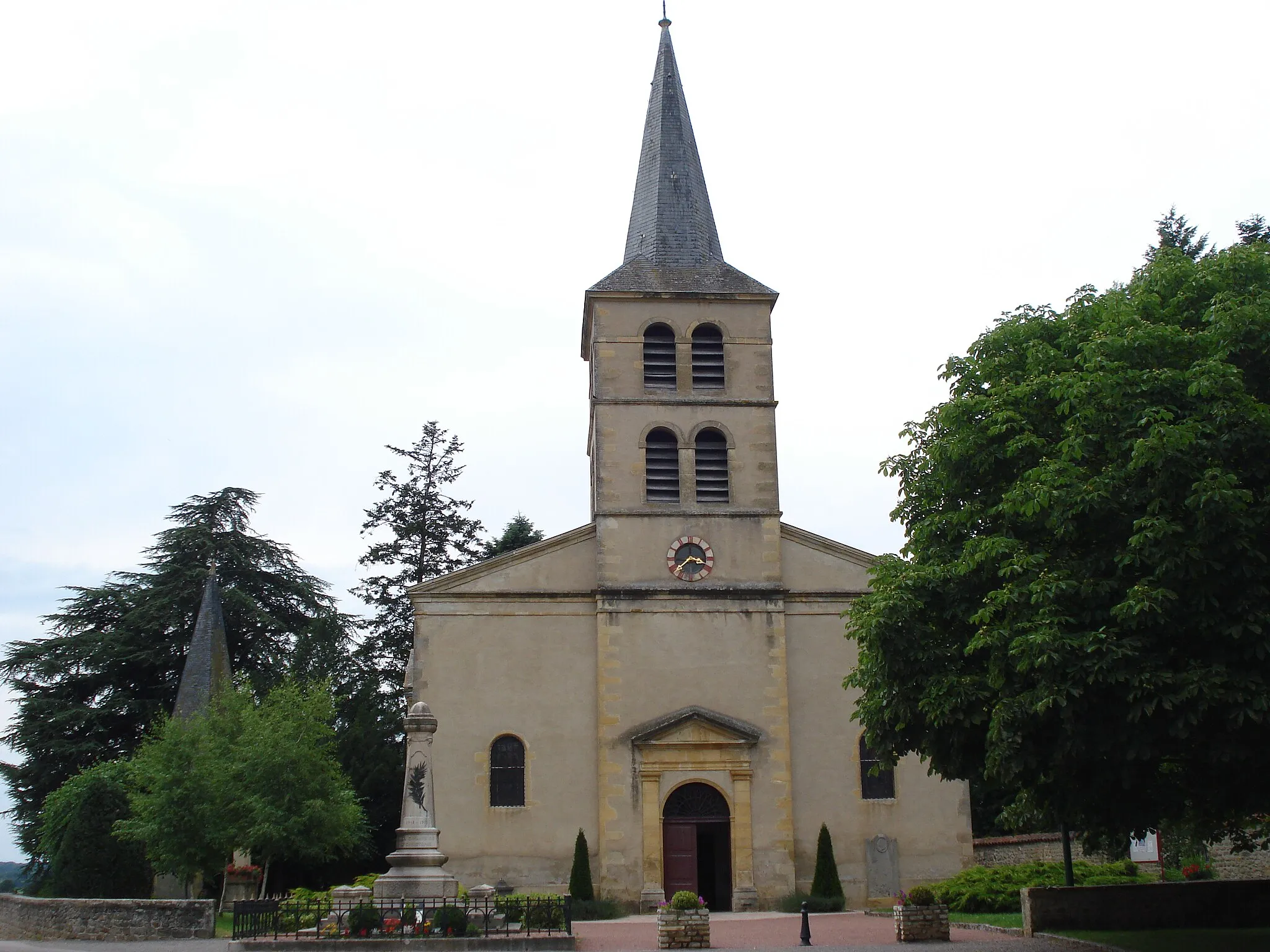 Photo showing: Saint-Christophe-en-Brionnais, l'église.