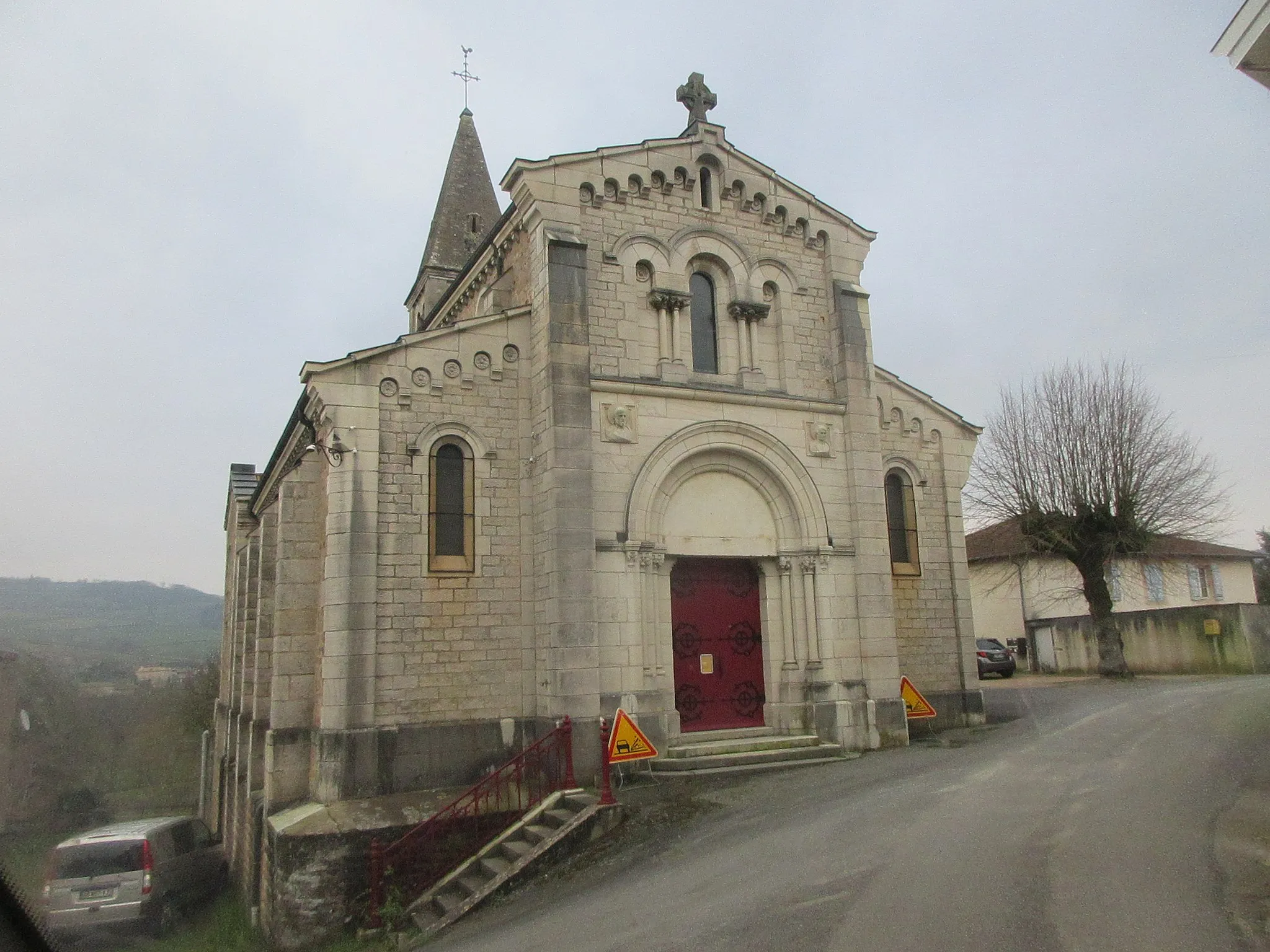 Photo showing: Église Saint-Léger de Saint-Léger-sous-la-Bussière.