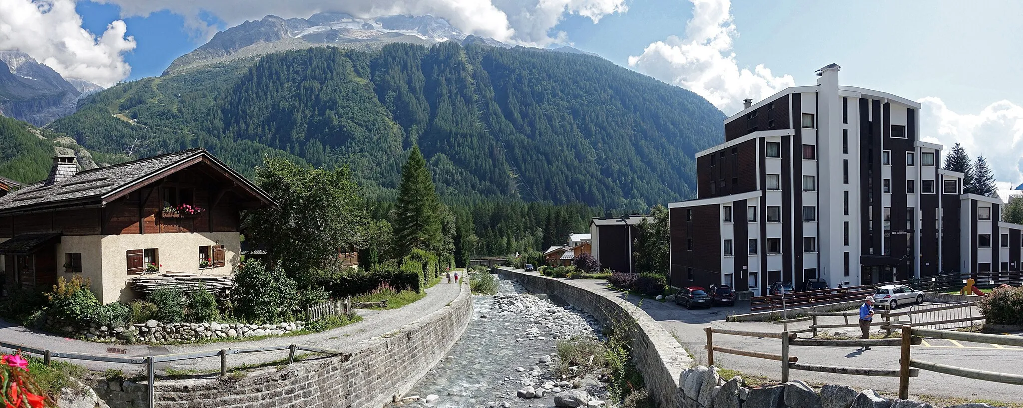 Photo showing: Arve river in Argentiere, France.