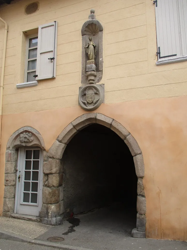 Photo showing: Pigeonnier du domaine des Chaux de Sury le Comtal