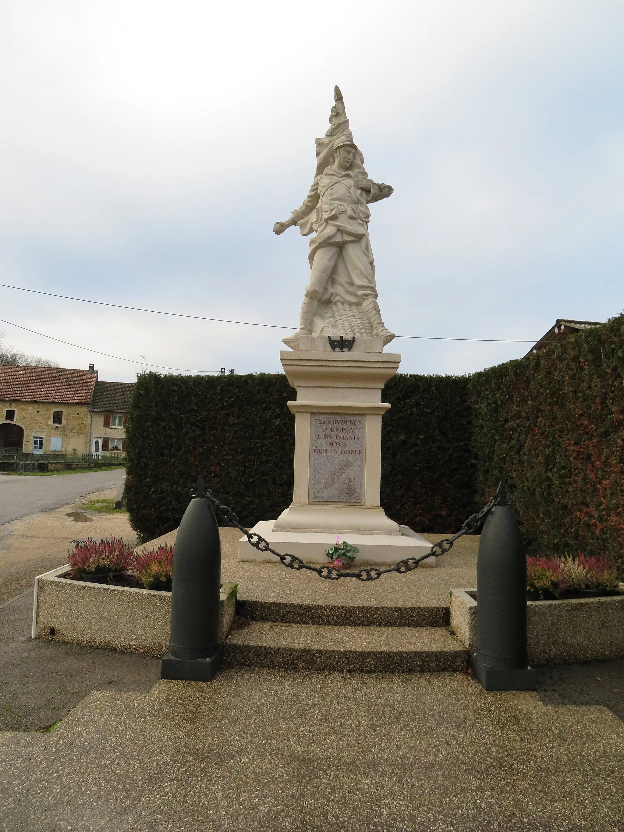 Photo showing: Le monument aux morts d’Augisey.