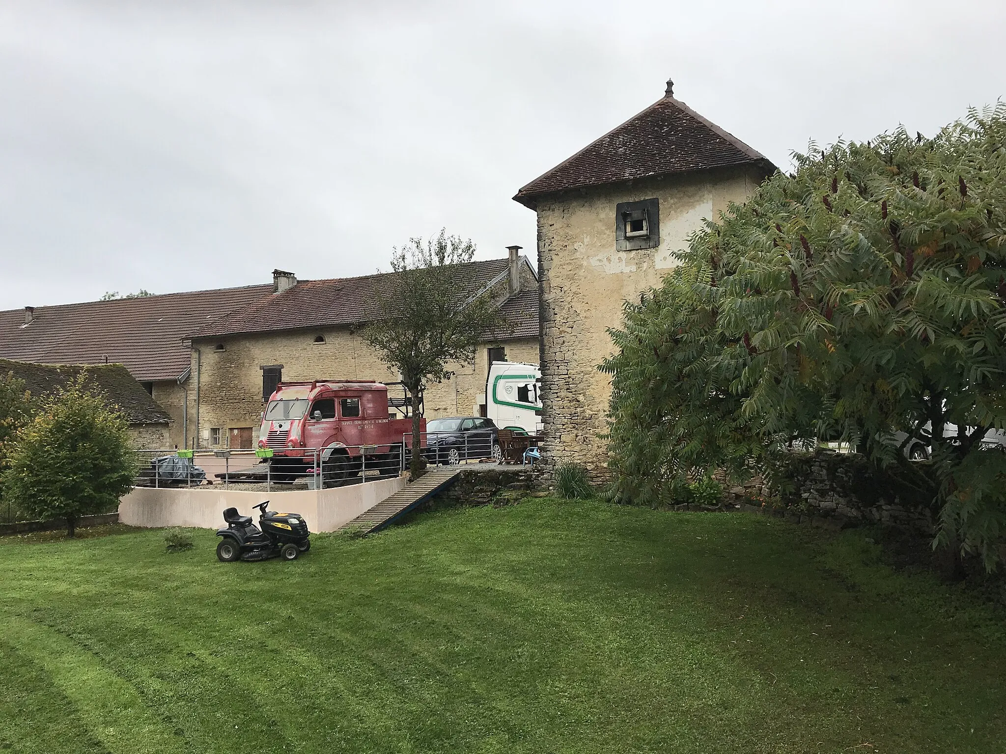 Photo showing: Chavéria (Jura, France) en octobre 2017.