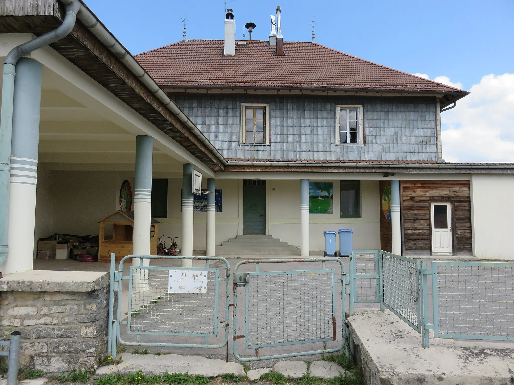 Photo showing: École primaire d'Étival (Jura, France).