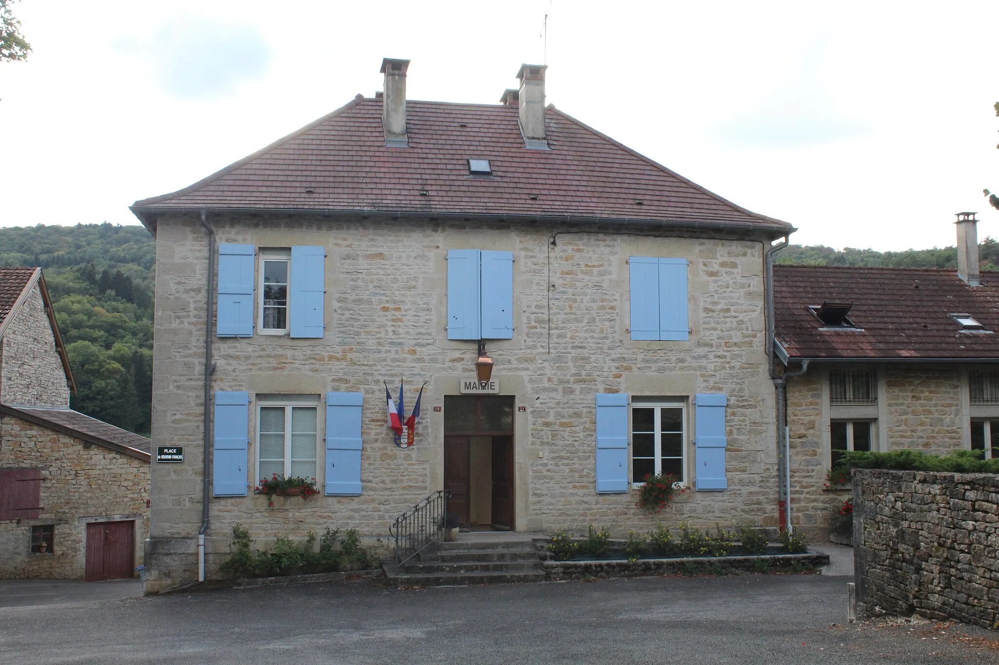 Photo showing: Mairie de Marigna-sur-Valouse.