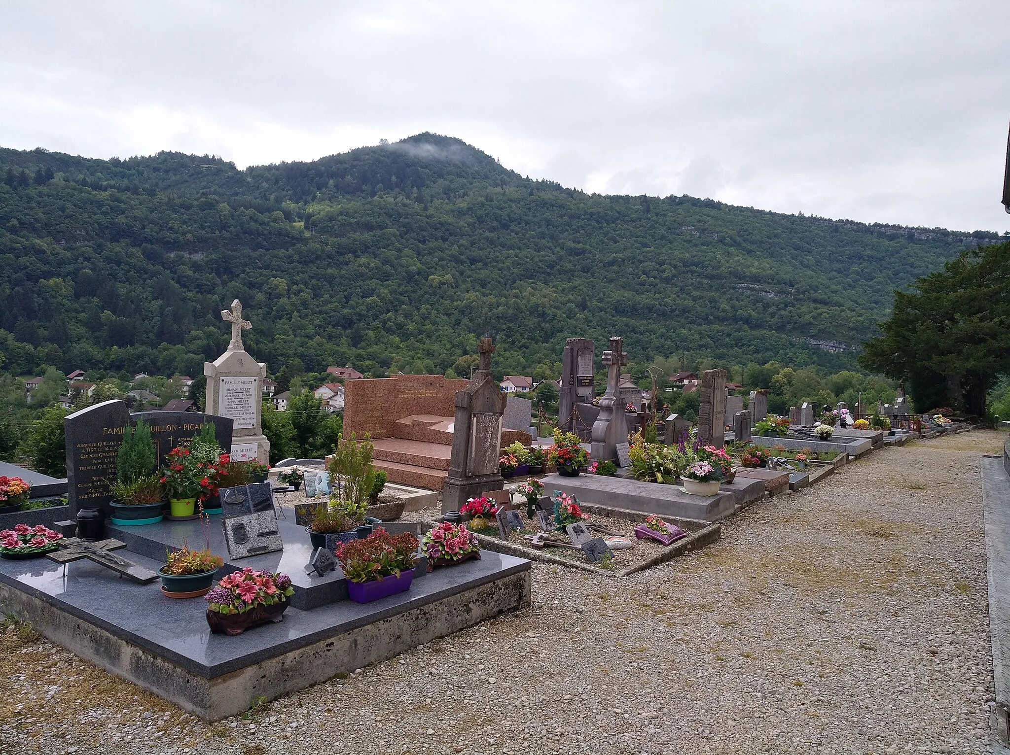 Photo showing: Cimetière de Molinges (Jura, France).