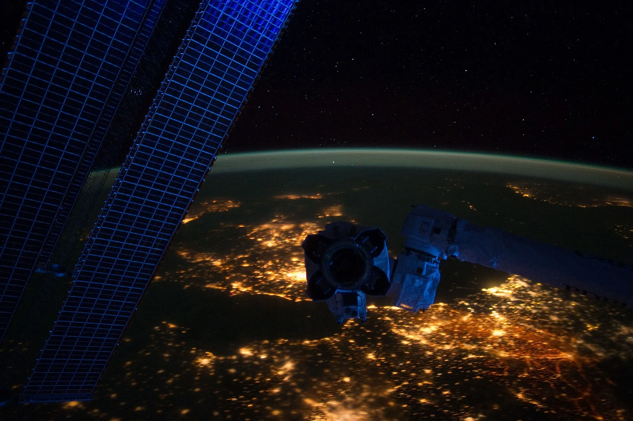 Photo showing: View of Earth taken during ISS Expedition 30.