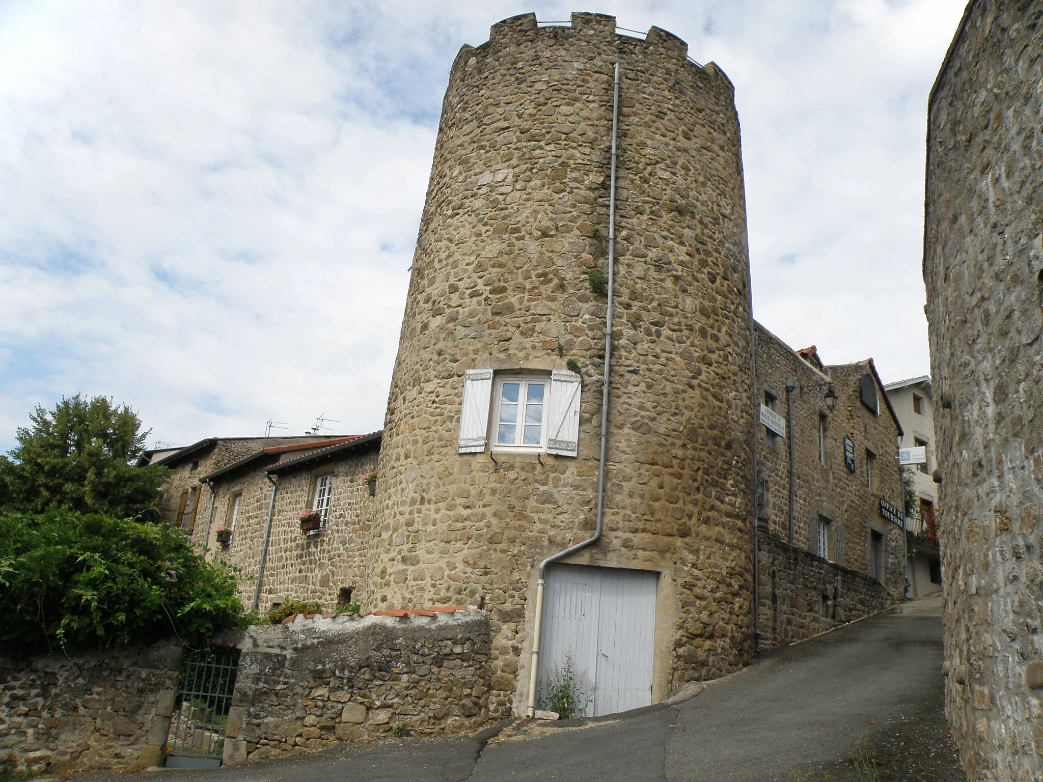 Photo showing: Aurec-sur-Loire, dép. de la Haute-Loire, France (région Auvergne). Château du moine sacristain.