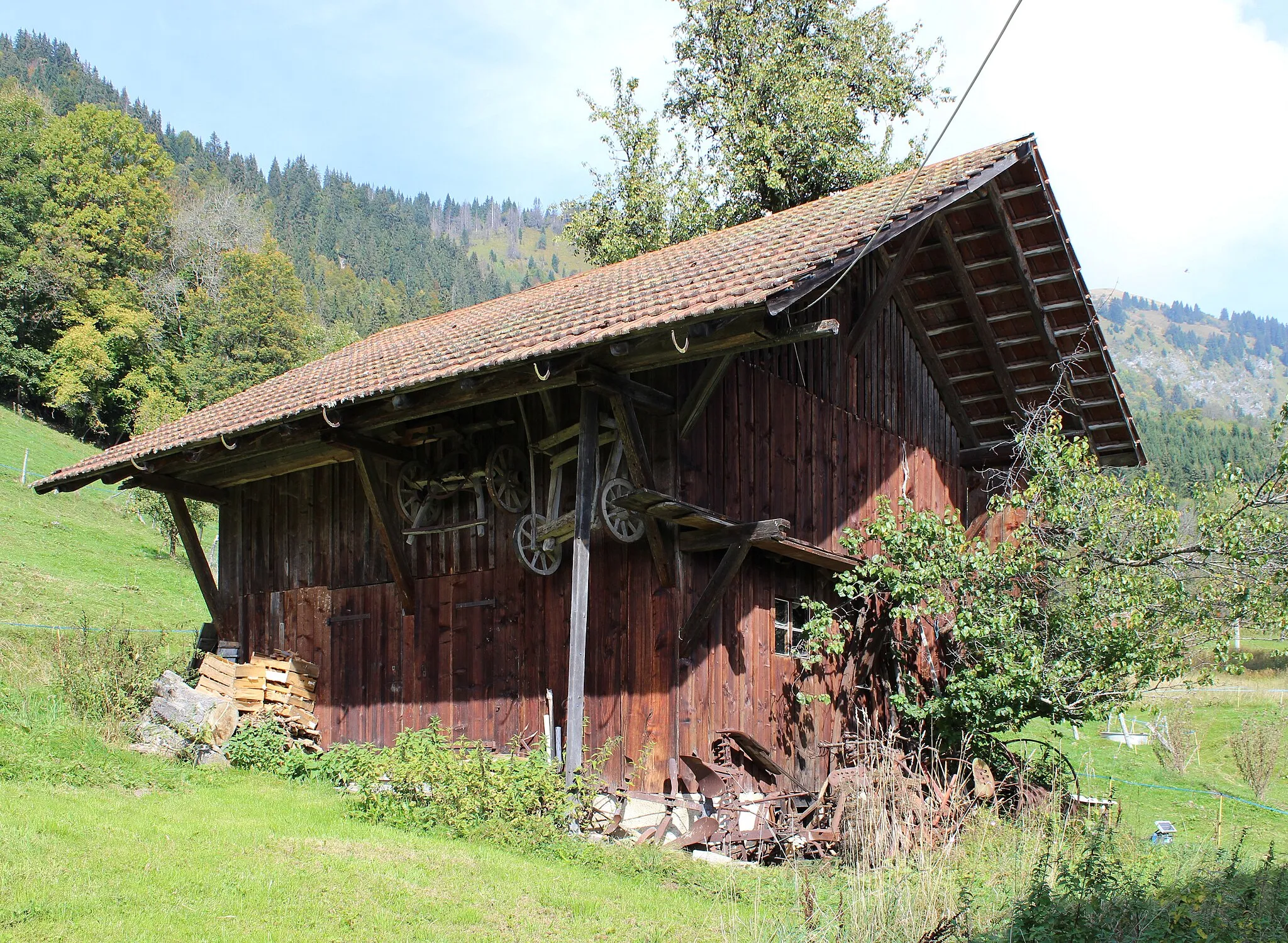 Photo showing: This building is inscrit au titre des monuments historiques de la France. It is indexed in the base Mérimée, a database of architectural heritage maintained by the French Ministry of Culture, under the reference PA74000010 .