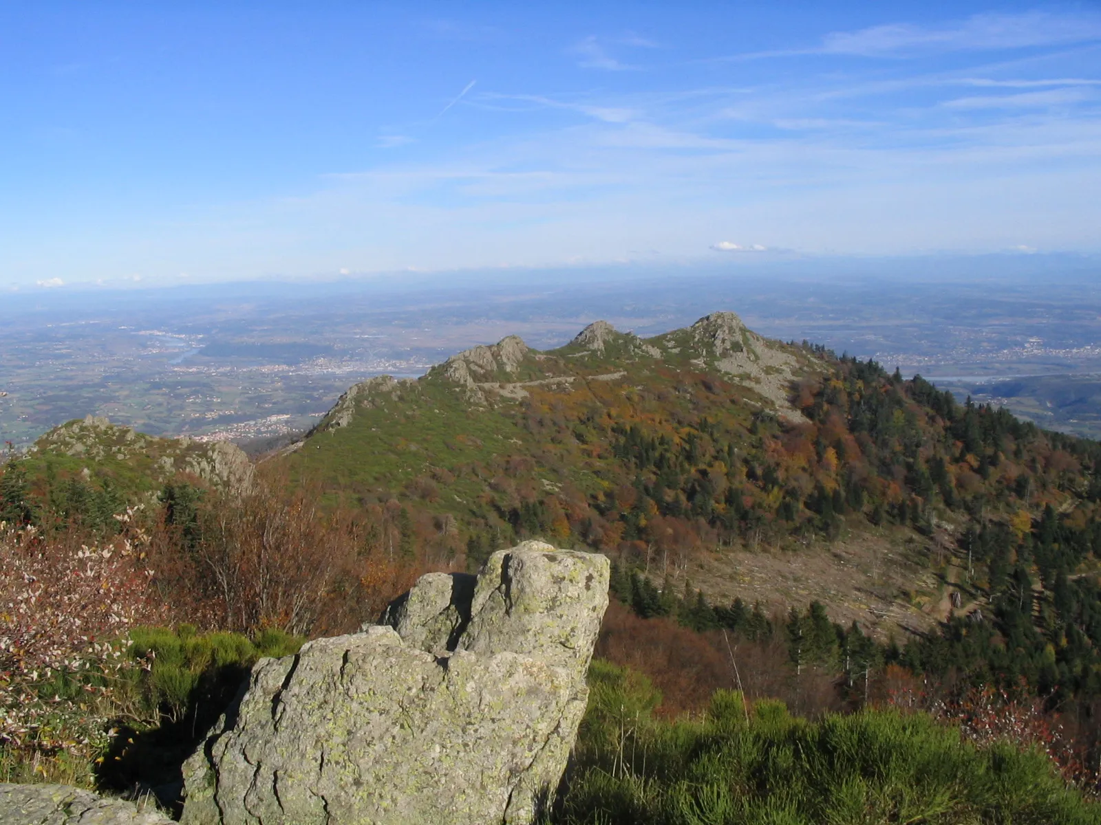 Photo showing: Dans le massif du Pilat, les trois dents