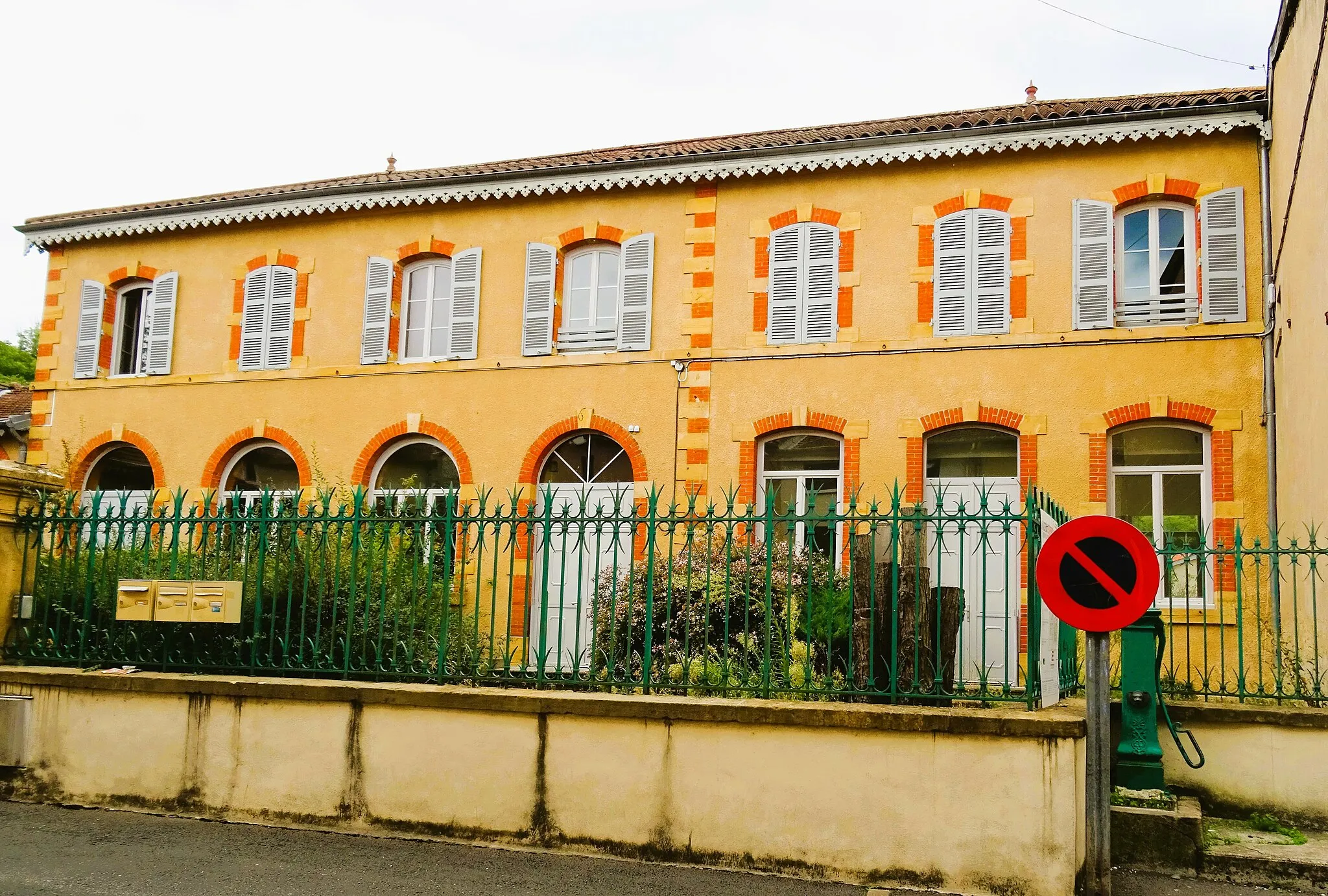 Photo showing: ancienne école maternelle