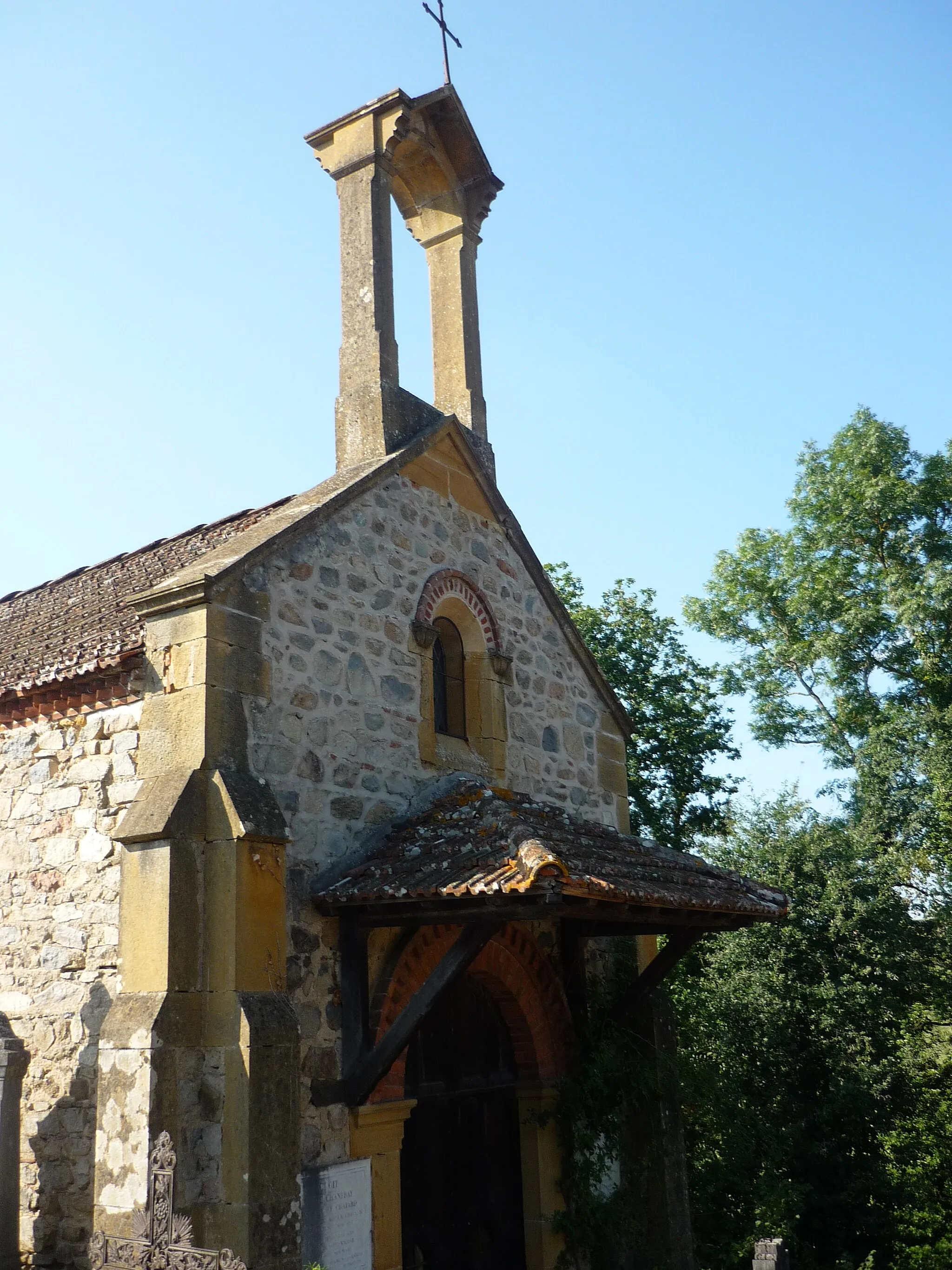 Photo showing: Chapelle du cimetière de Ronno, dans le département du Rhône