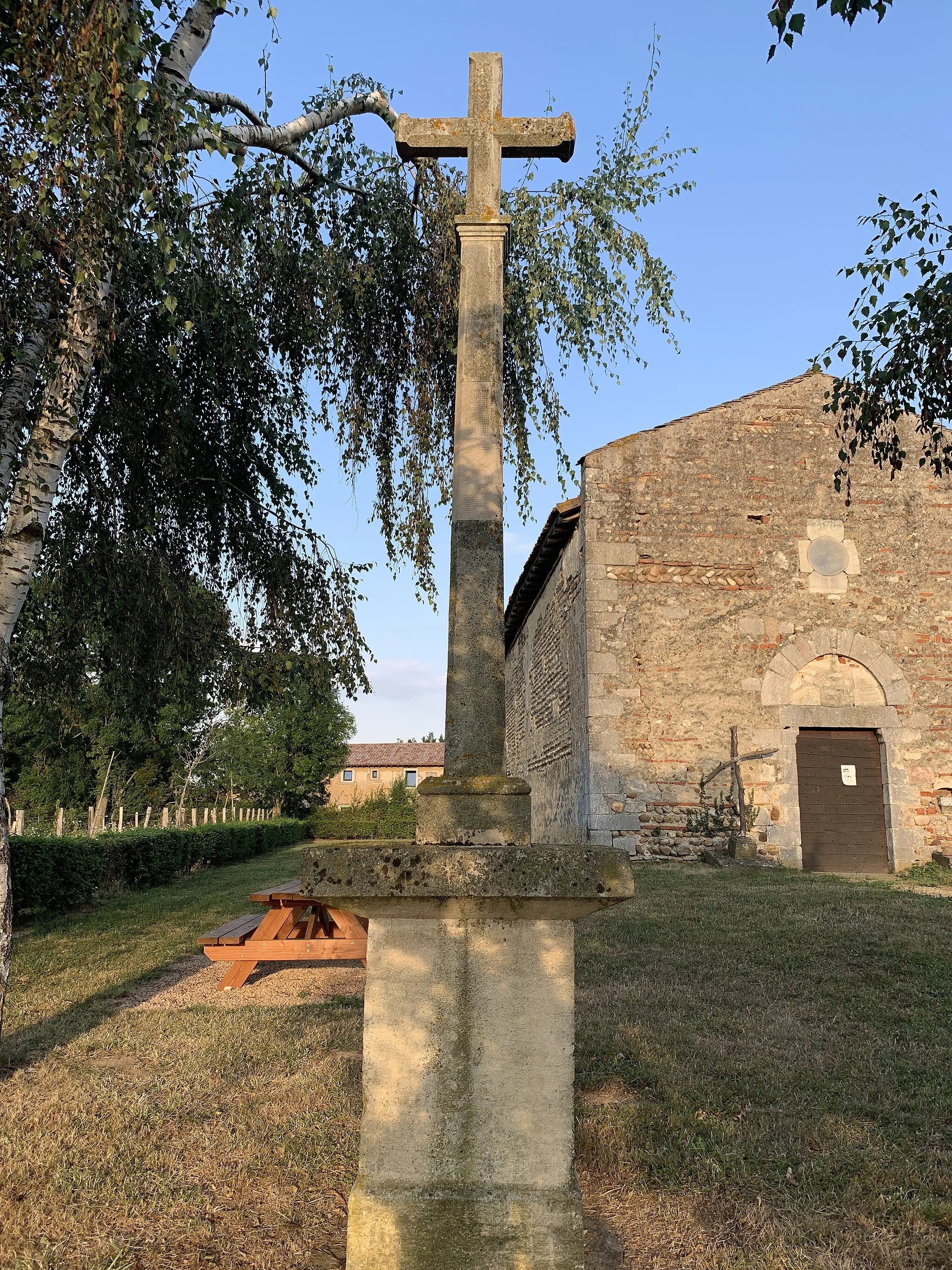Photo showing: Croix de Chanteins, Villeneuve, Ain.
