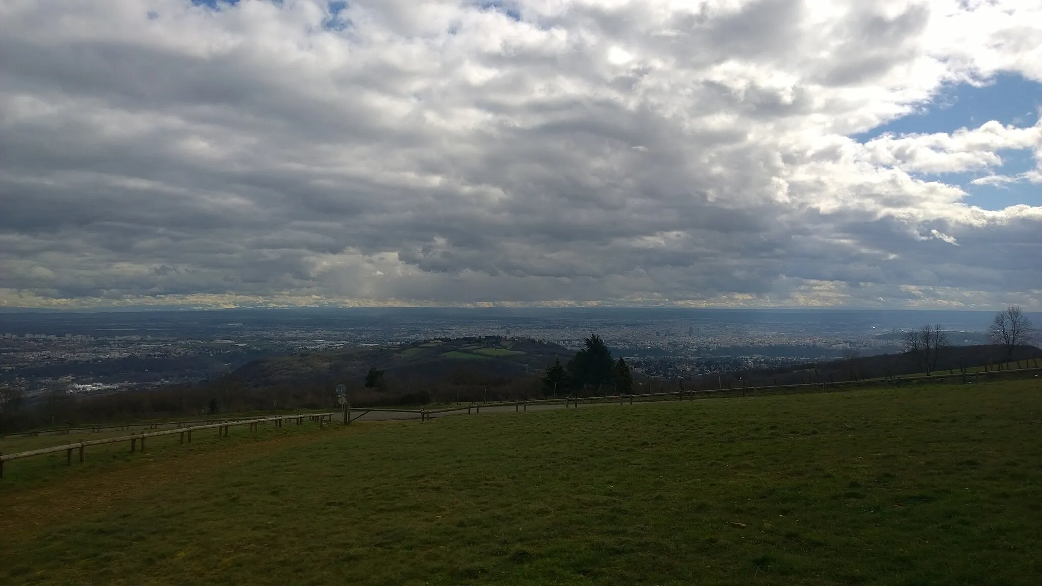 Photo showing: Saint-Cyr-au-Mont-d'Or, France