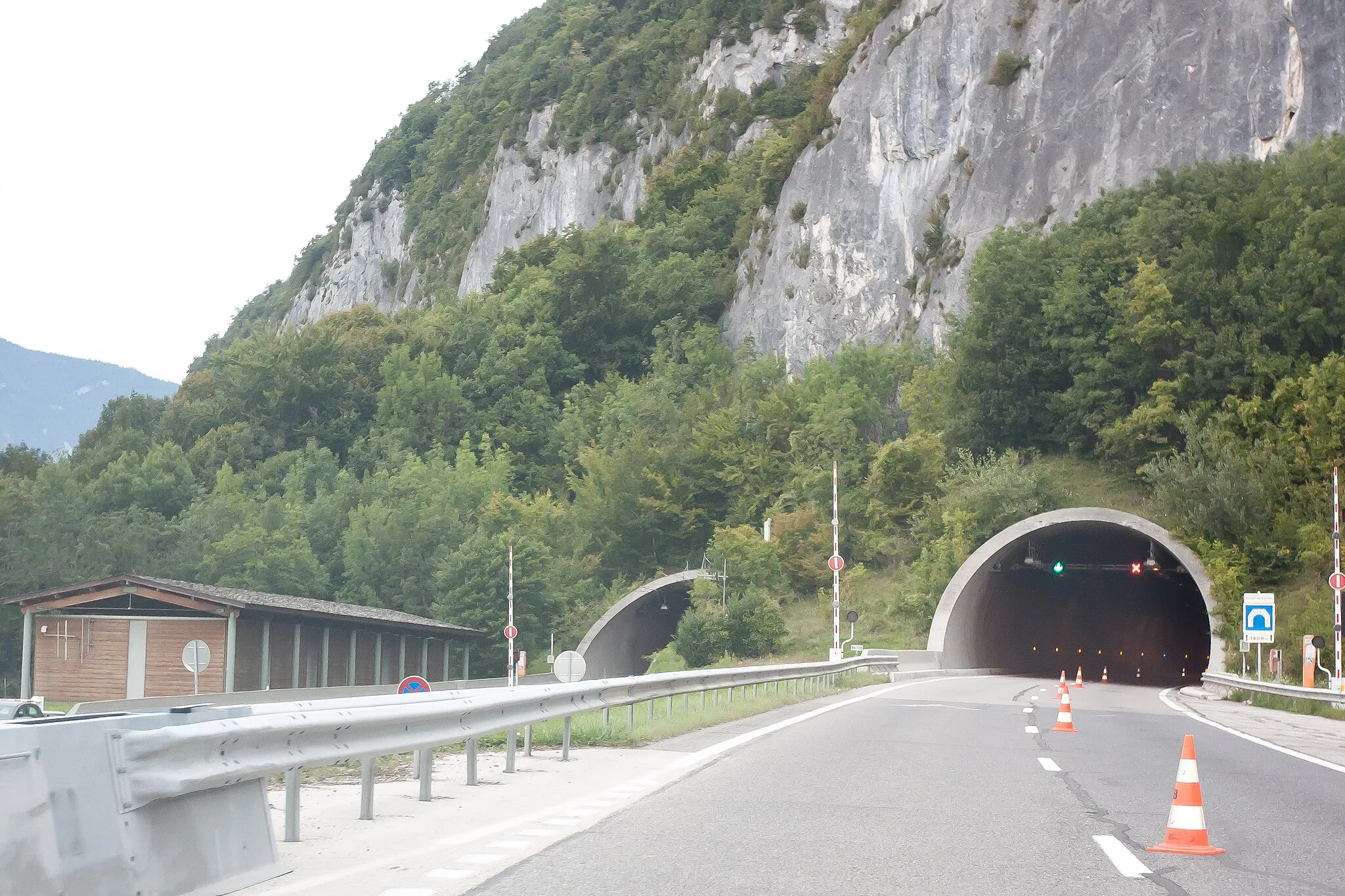 Photo showing: Tunnel du Vuache / Autoroute A40 / Département de la Haute-Savoie / France