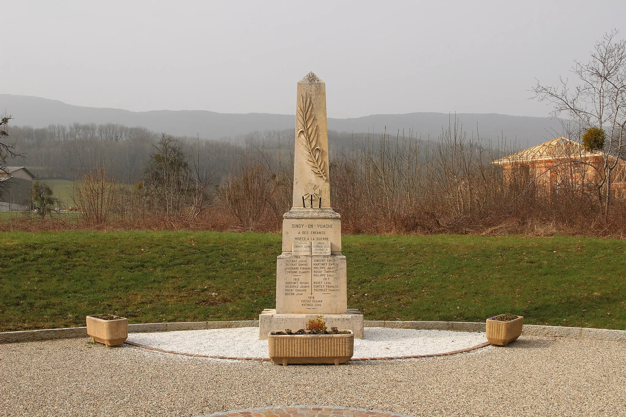 Photo showing: War memorial in Dingy-en-Vuache