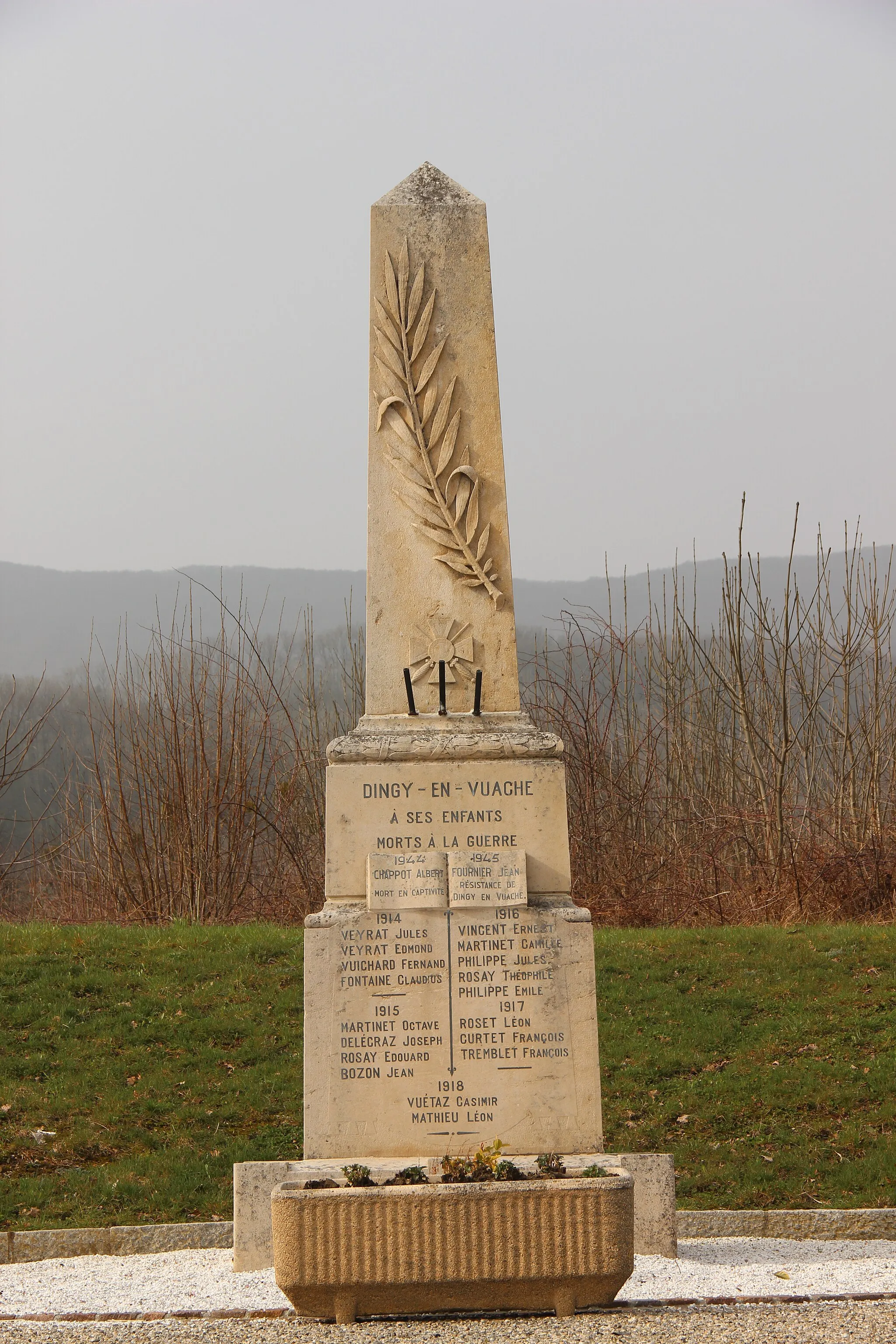 Photo showing: War memorial in Dingy-en-Vuache