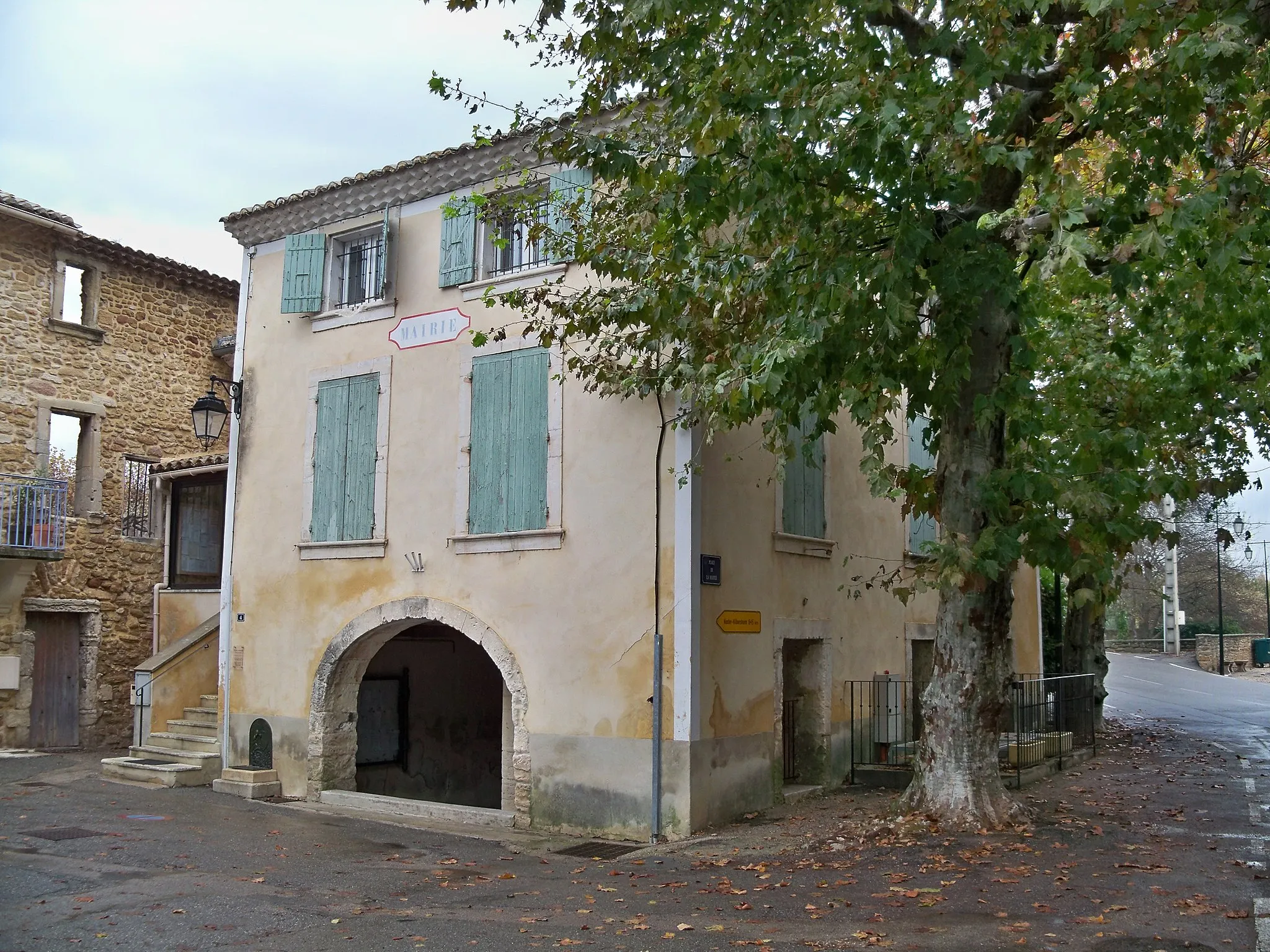 Photo showing: mairie de Bouchet (26)