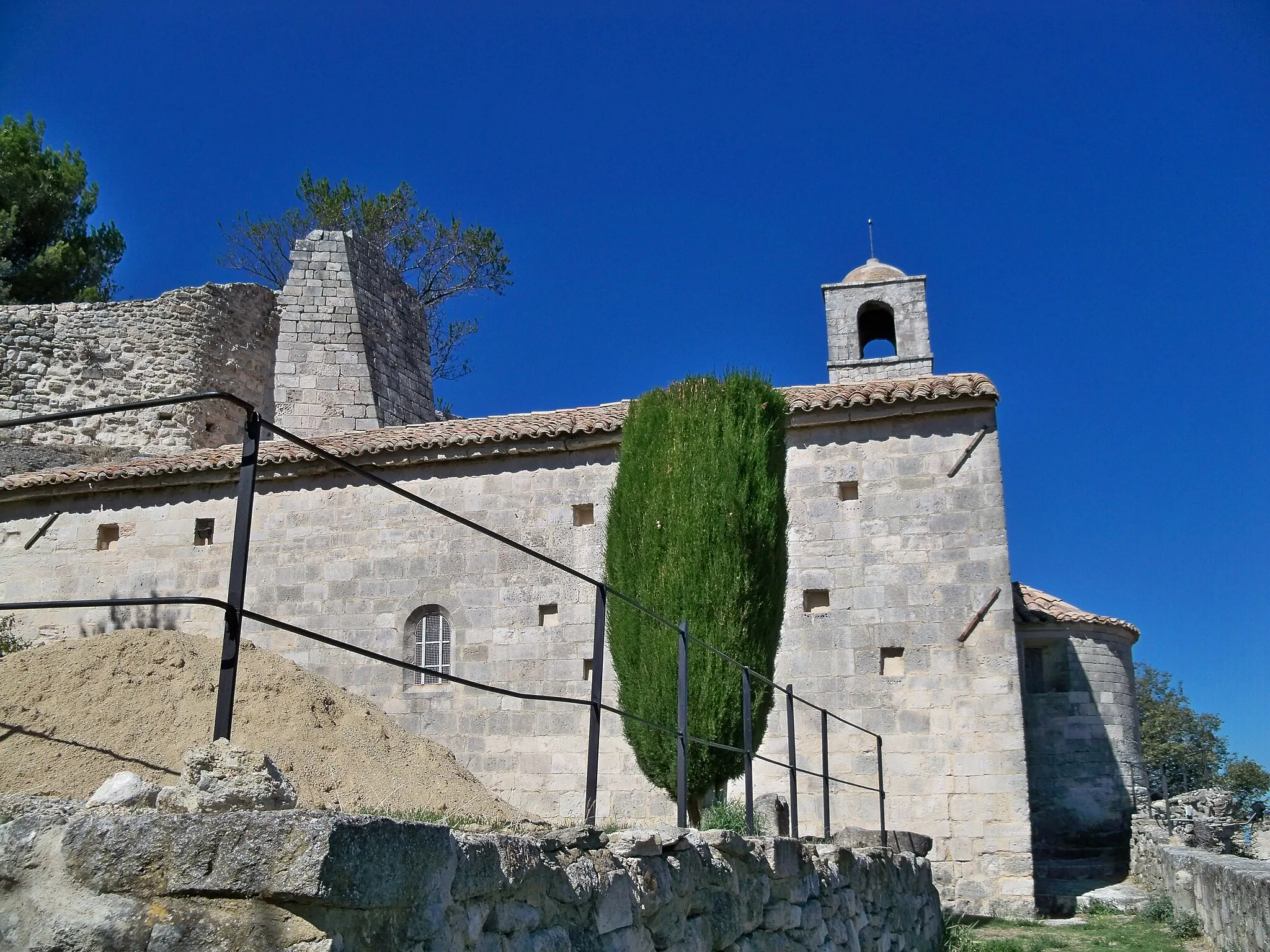 Photo showing: This building is indexed in the base Mérimée, a database of architectural heritage maintained by the French Ministry of Culture, under the reference PA00116998 .