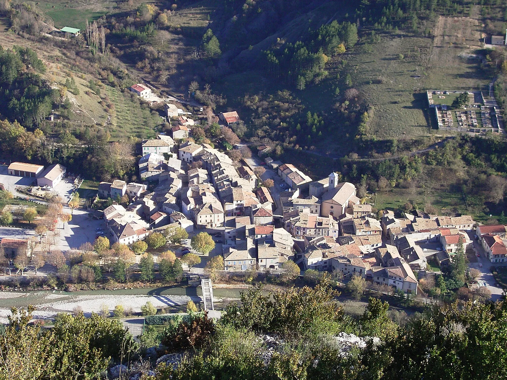Photo showing: village de Rémuzat vu du rocher du Caire