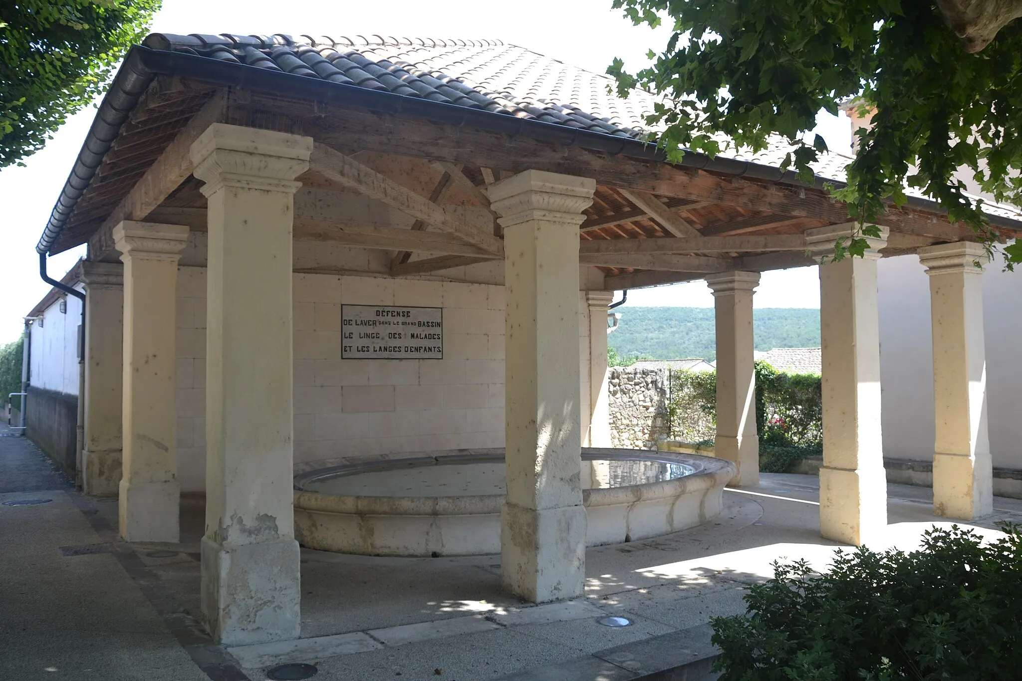 Photo showing: Lavoir aux Granges-Gontardes