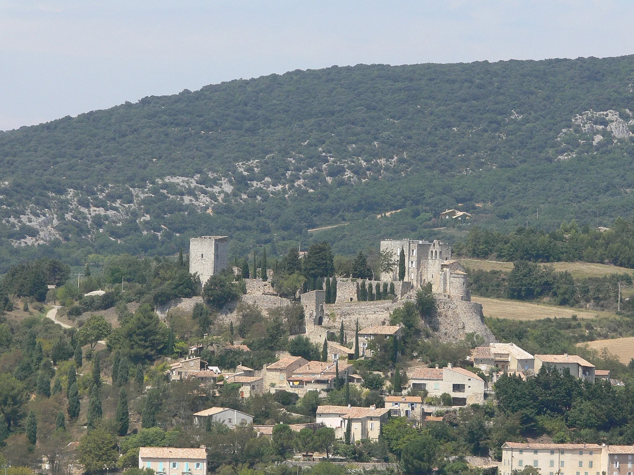 Photo showing: Roussas depuis Valaurie