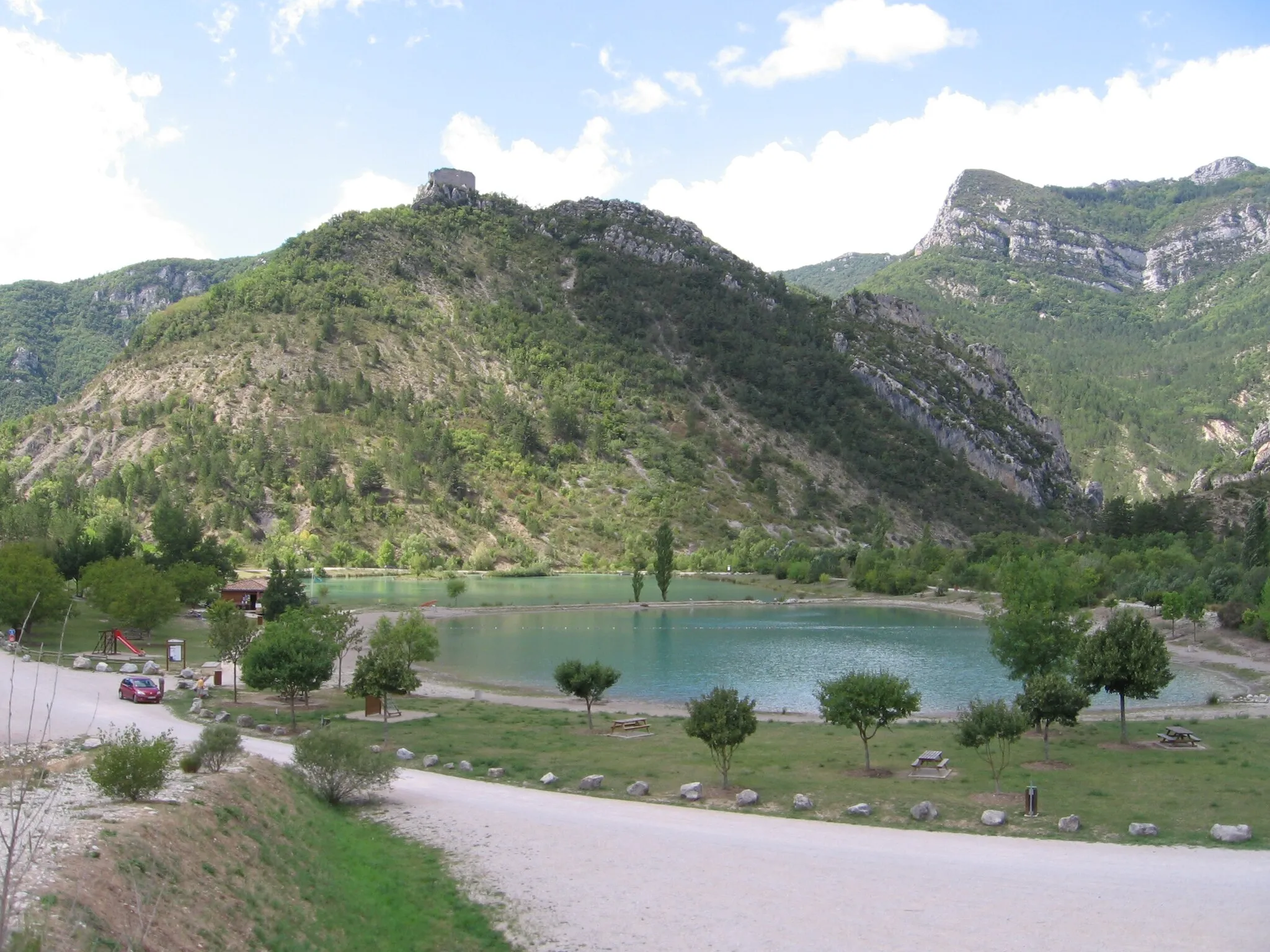 Photo showing: Cornillon-sur-l'Oule, lake, France