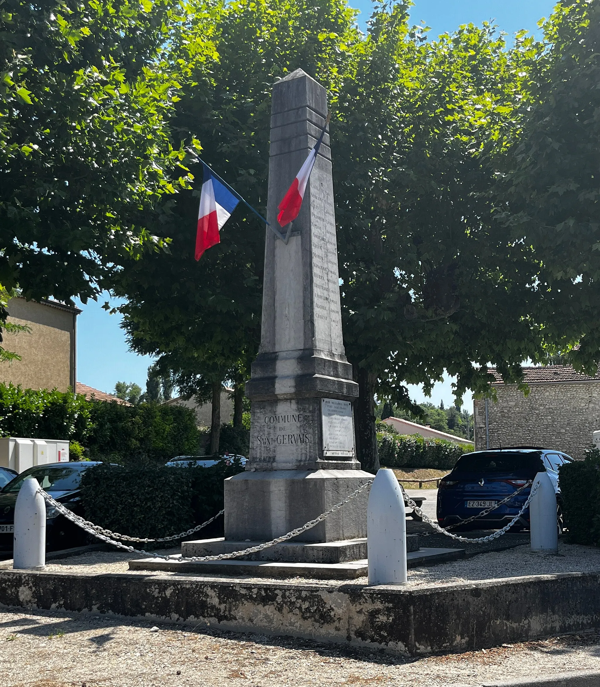 Photo showing: Monument aux morts de Saint-Gervais-sur-Roubion (juillet 2022).