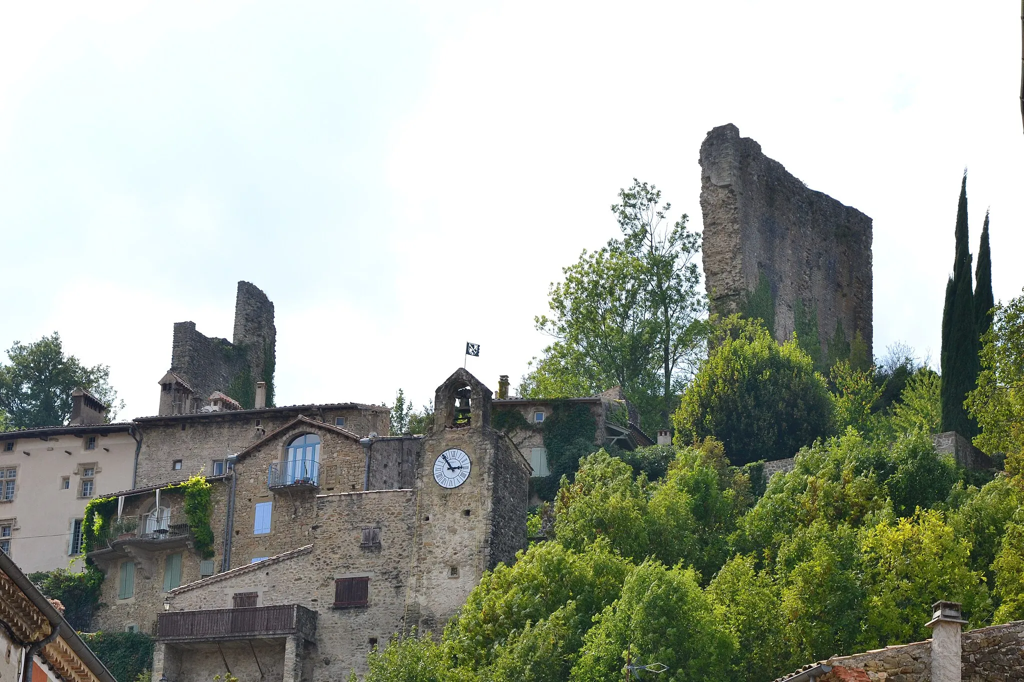 Photo showing: Beffroi et chateau à Bourdeaux
