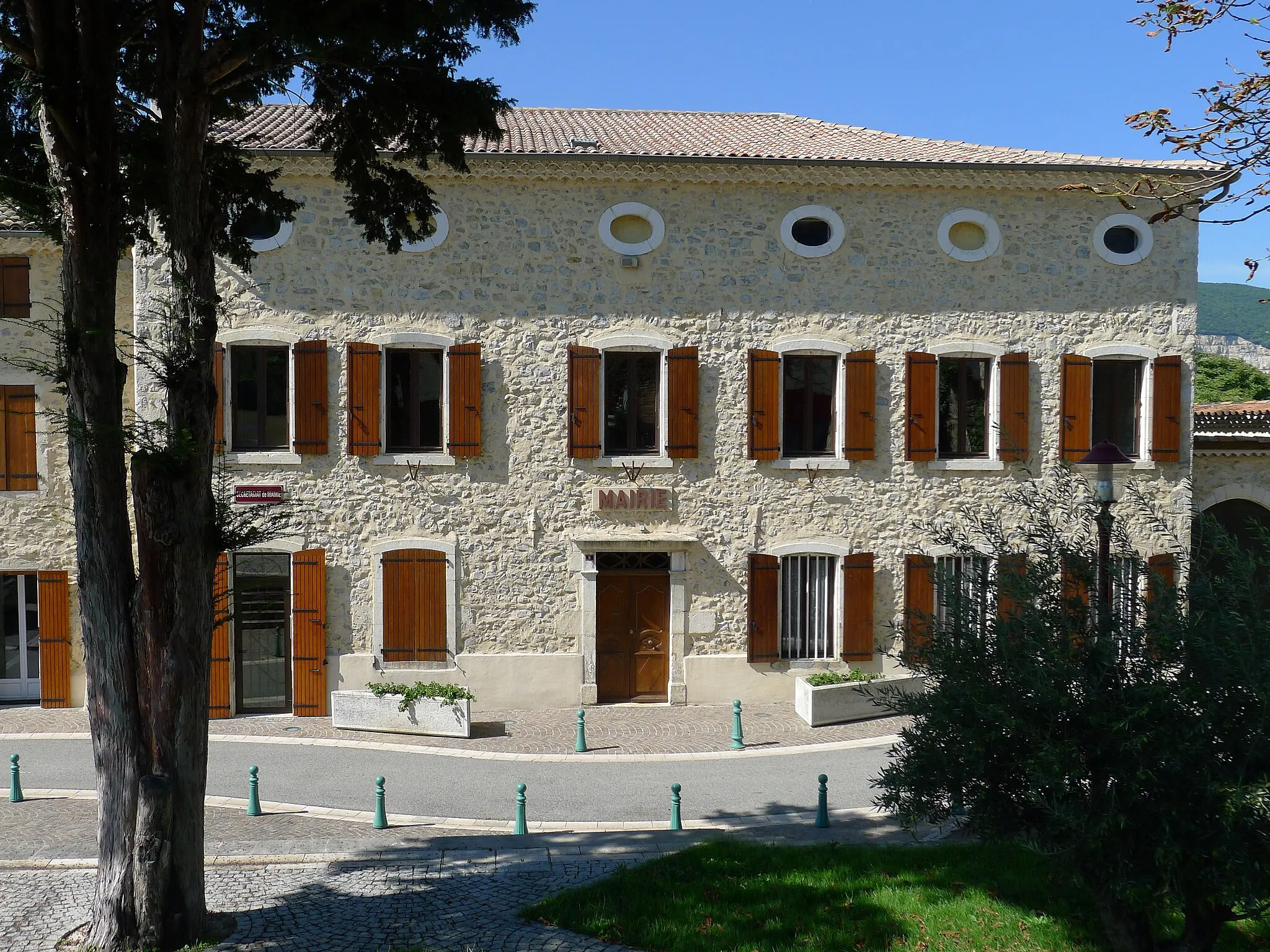 Photo showing: Town hall of La Coucourde - Drôme - France