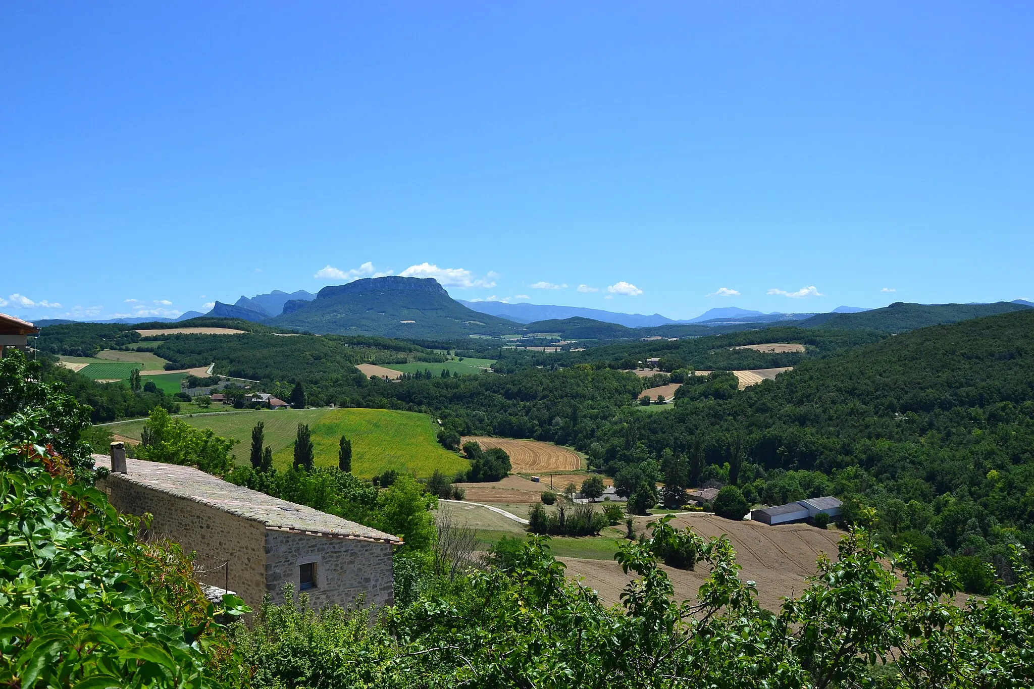 Photo showing: landscape near Autichamp, dept. Drôme, France; in the background the Roche Colombe