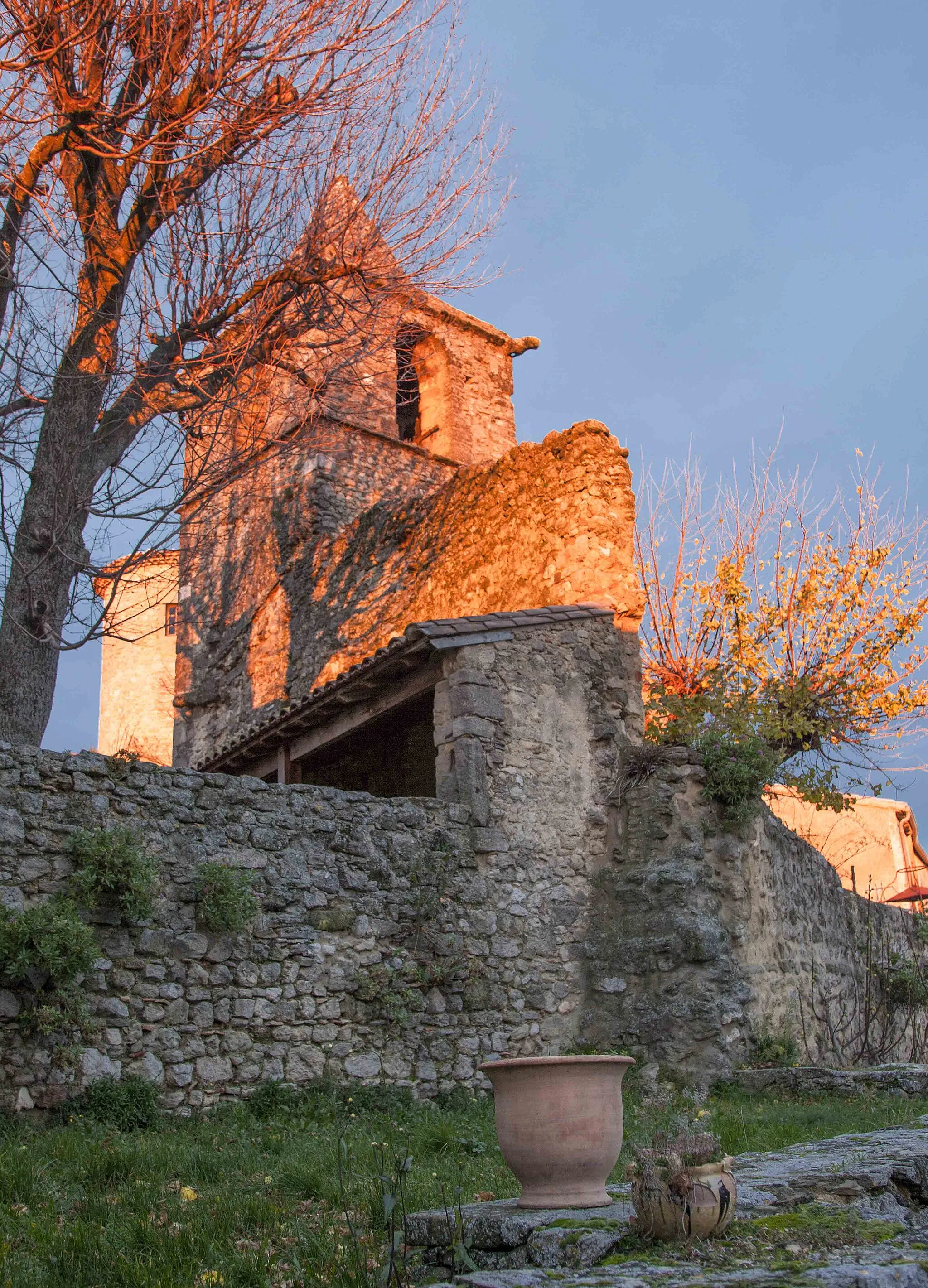 Photo showing: Ce clocher est tout ce qui reste de l'ancienne église St Sébastien du 13° siècle