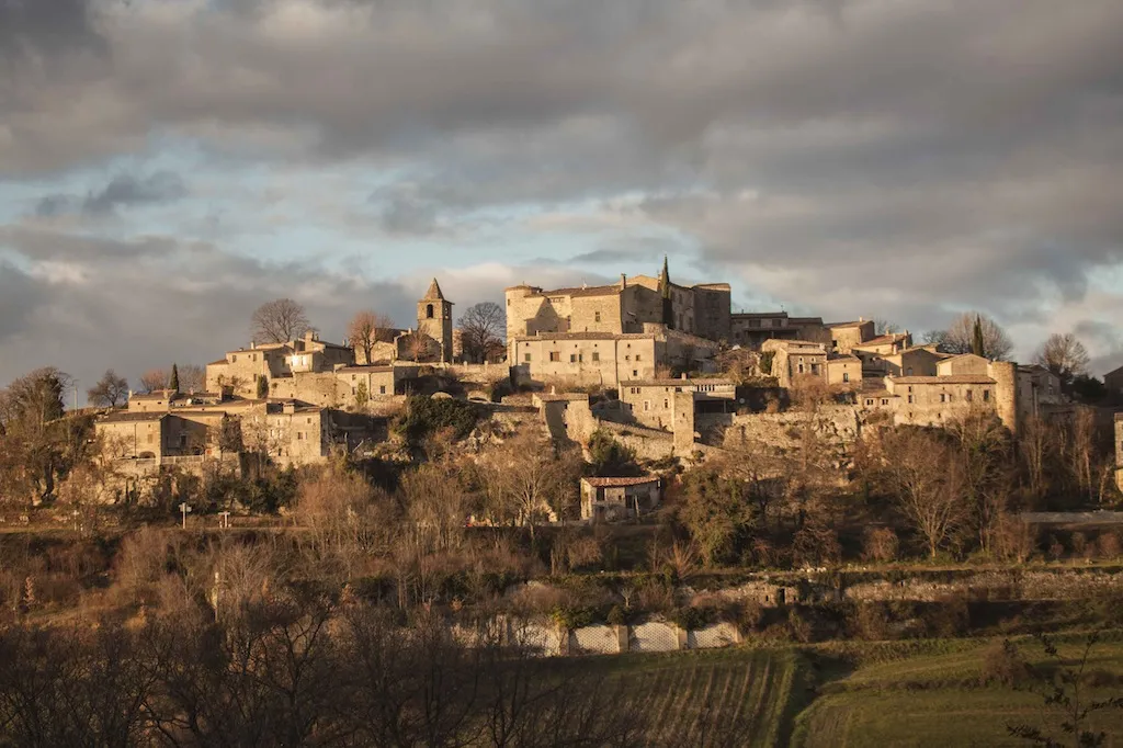 Photo showing: Le village vu depuis la route de Marsanne