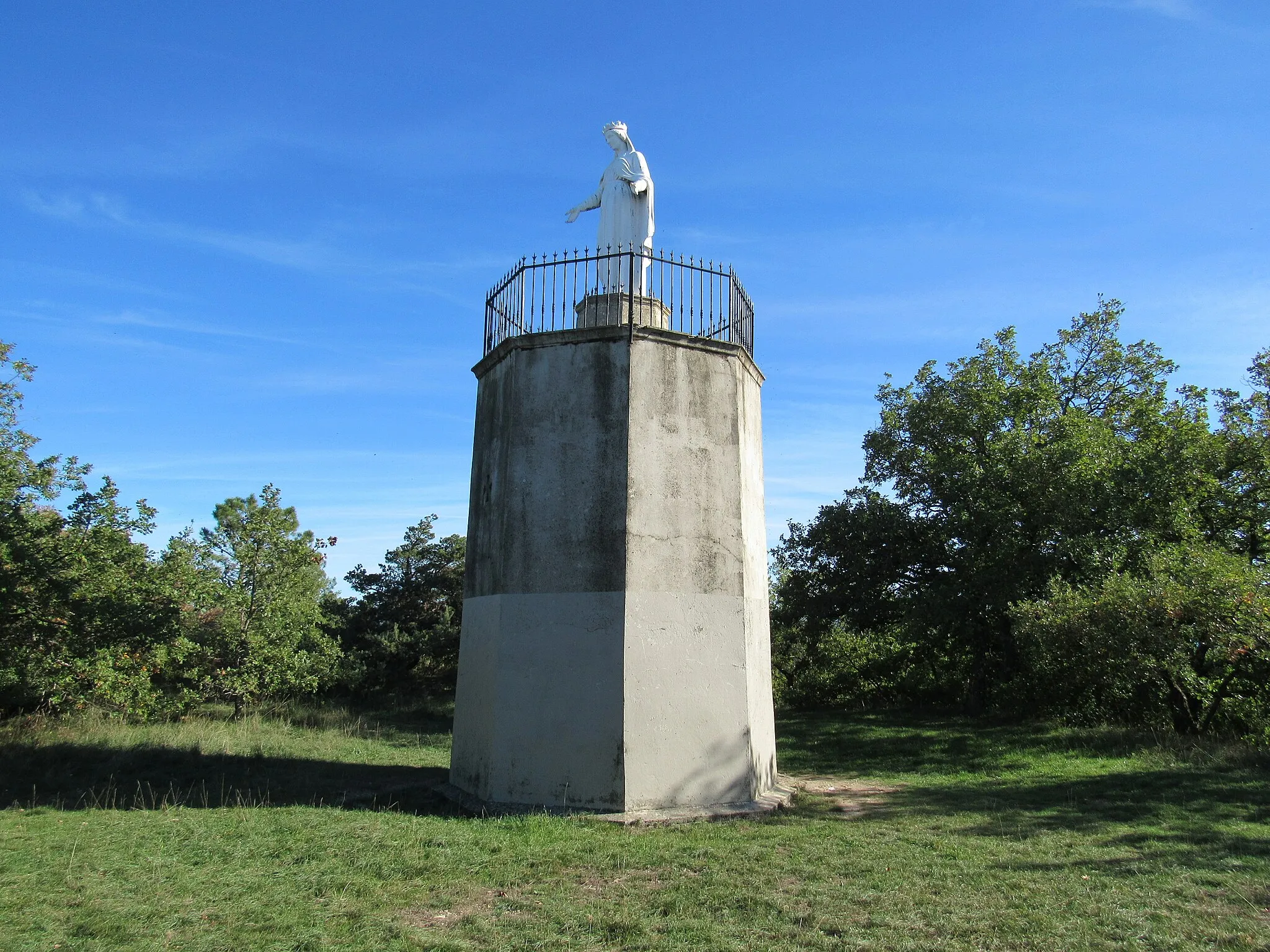 Photo showing: Statue de la Vierge sur la colline de Miéry