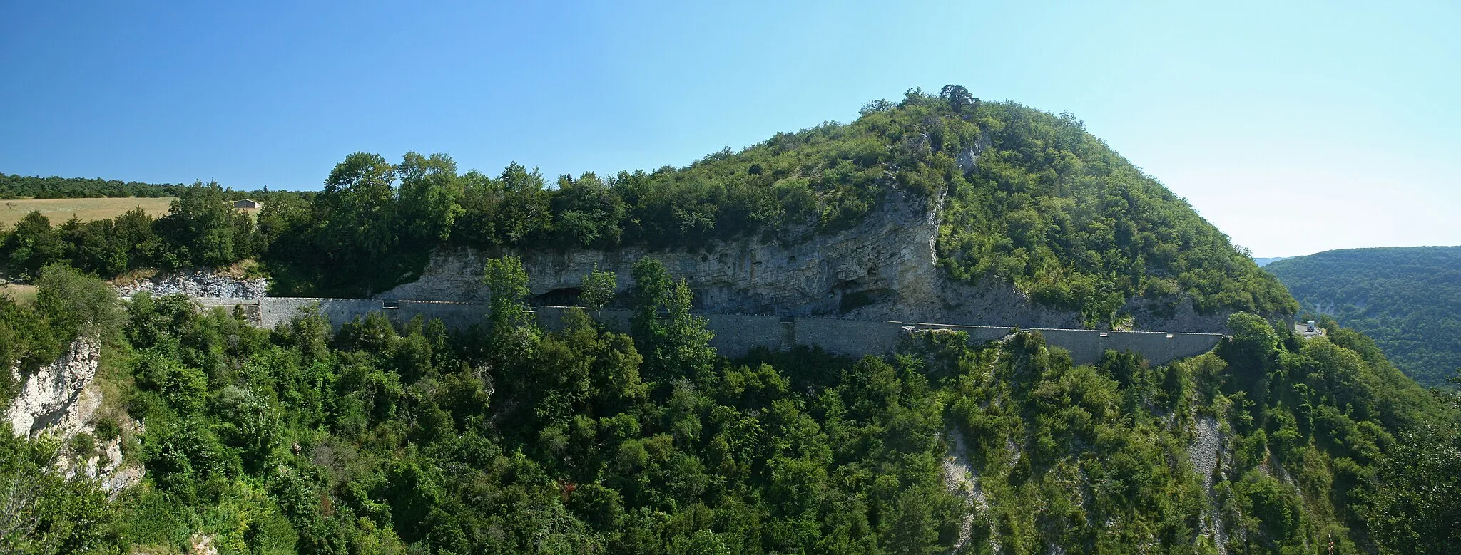 Photo showing: Panoramic view of the road going to Plan de Baix, in southern Vercors. Drôme, France.