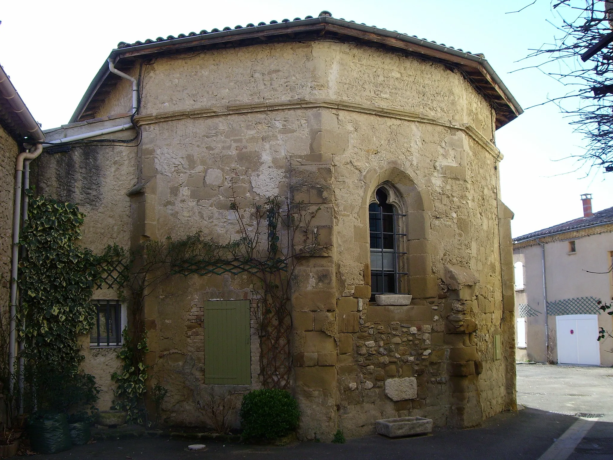 Photo showing: Chevet de l'ancienne église de Monvendre (Drôme)