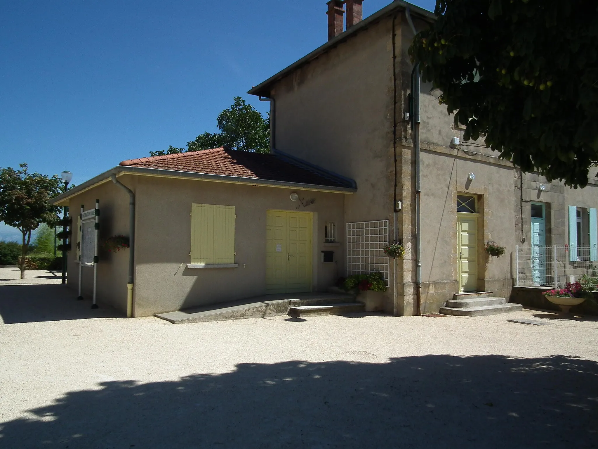 Photo showing: Town hall of Saint-Bardoux - Drôme - France
