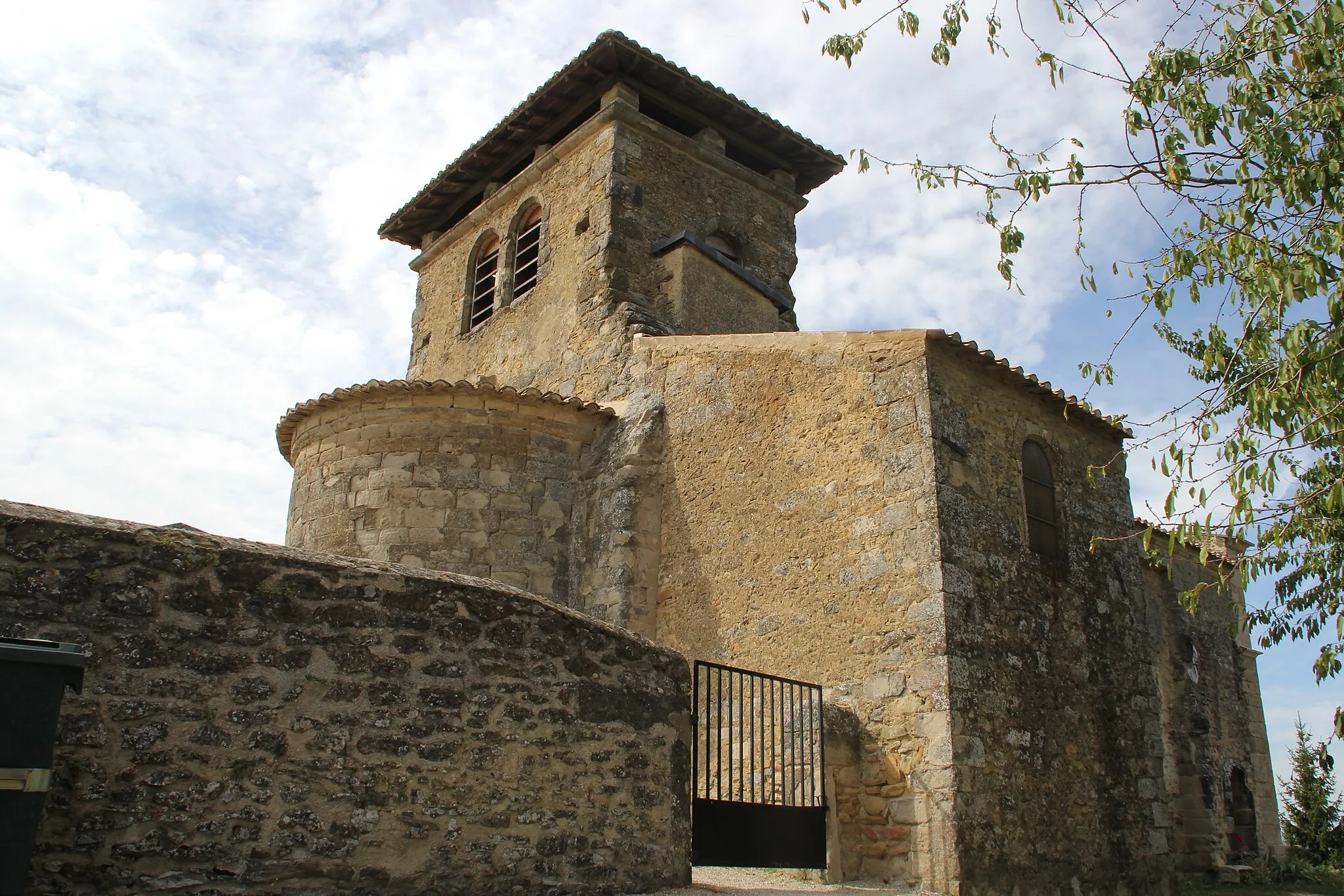 Photo showing: This building is indexed in the base Mérimée, a database of architectural heritage maintained by the French Ministry of Culture, under the reference PA00116917 .