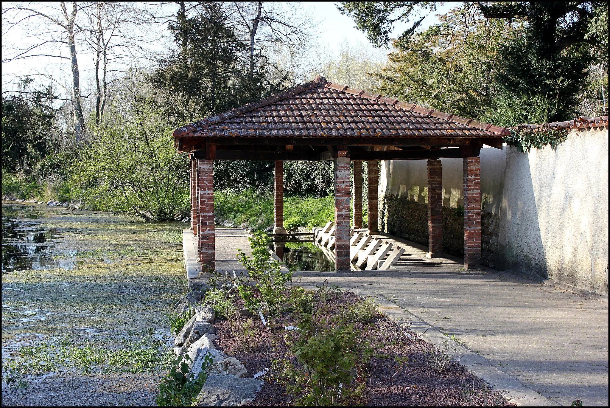 Photo showing: lavoir de Manthes  (Drôme)