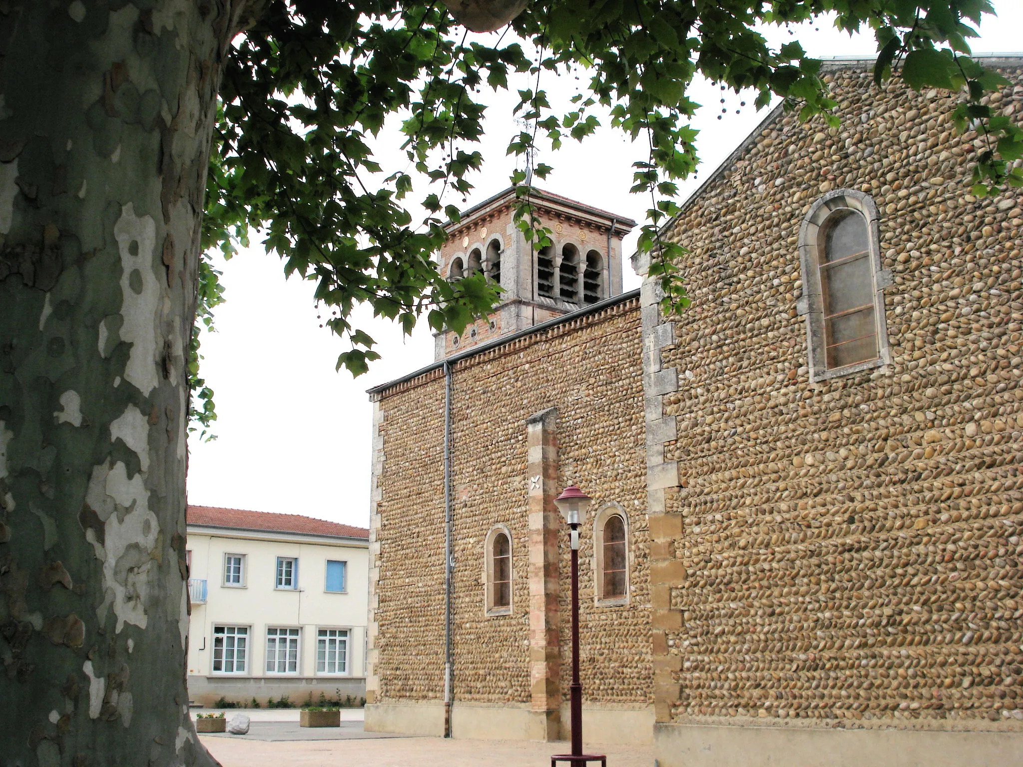 Photo showing: église de Lapeyrouse-Mornay dans la Drôme
