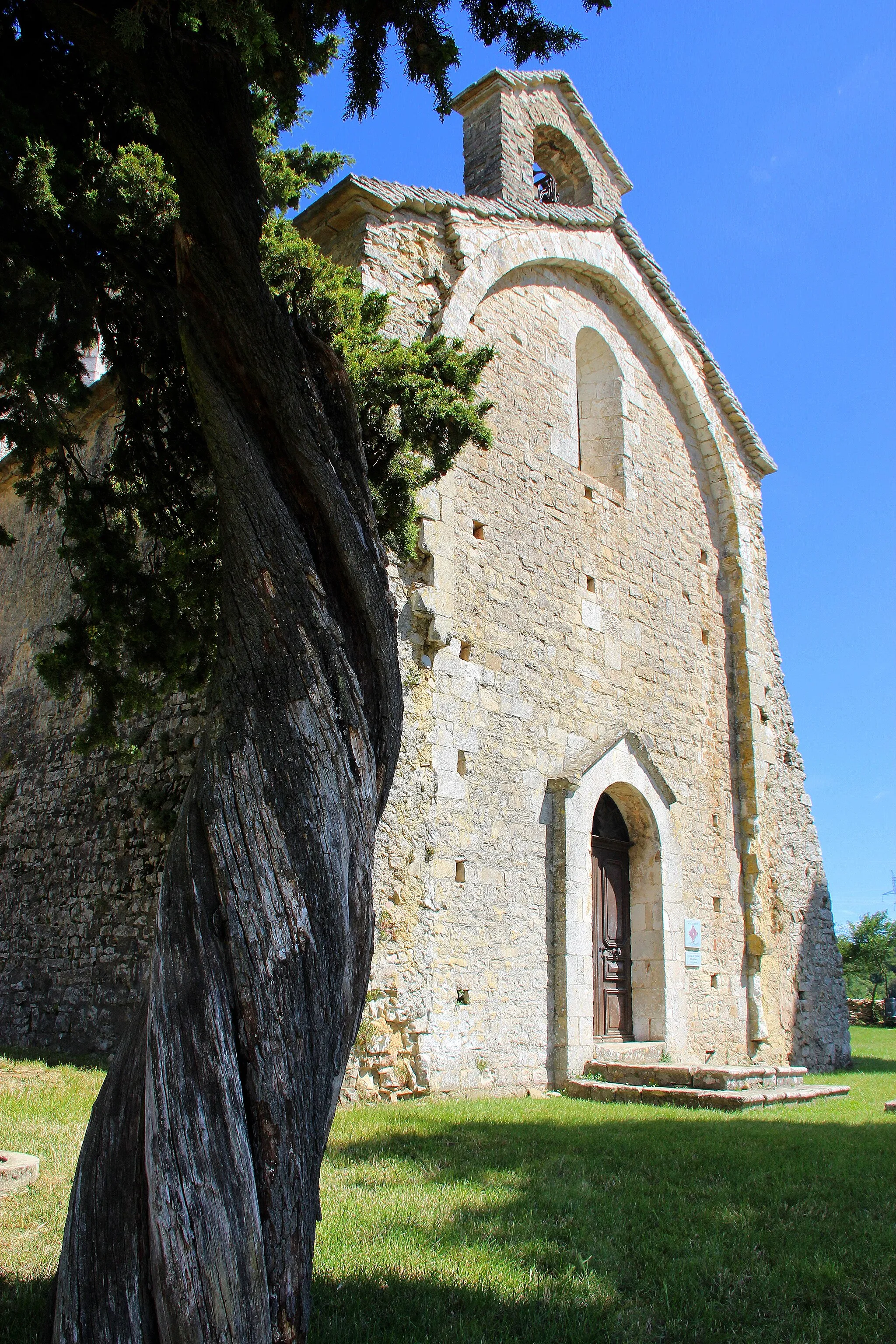 Photo showing: This building is indexed in the base Mérimée, a database of architectural heritage maintained by the French Ministry of Culture, under the reference PA00116722 .