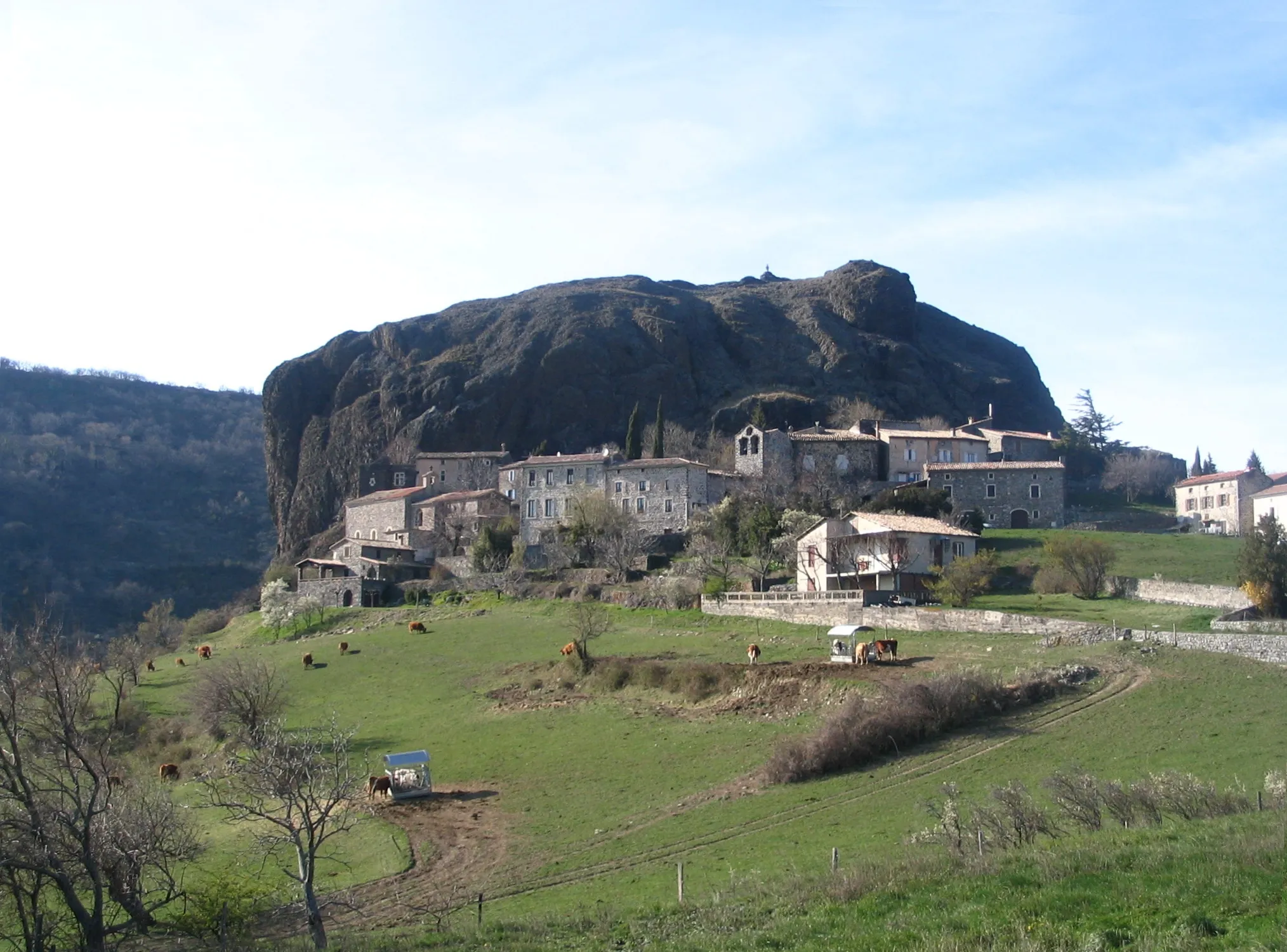 Photo showing: The village of Sceautres, in the département Ardèche, France