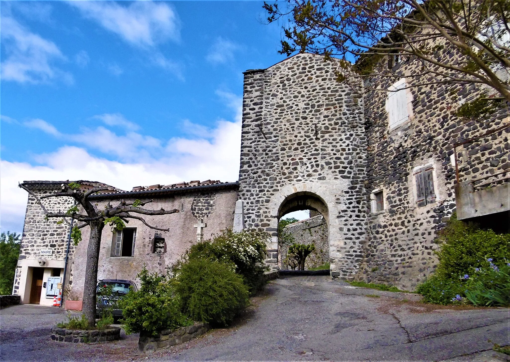 Photo showing: Sceautres, entrée du village en mai 2021