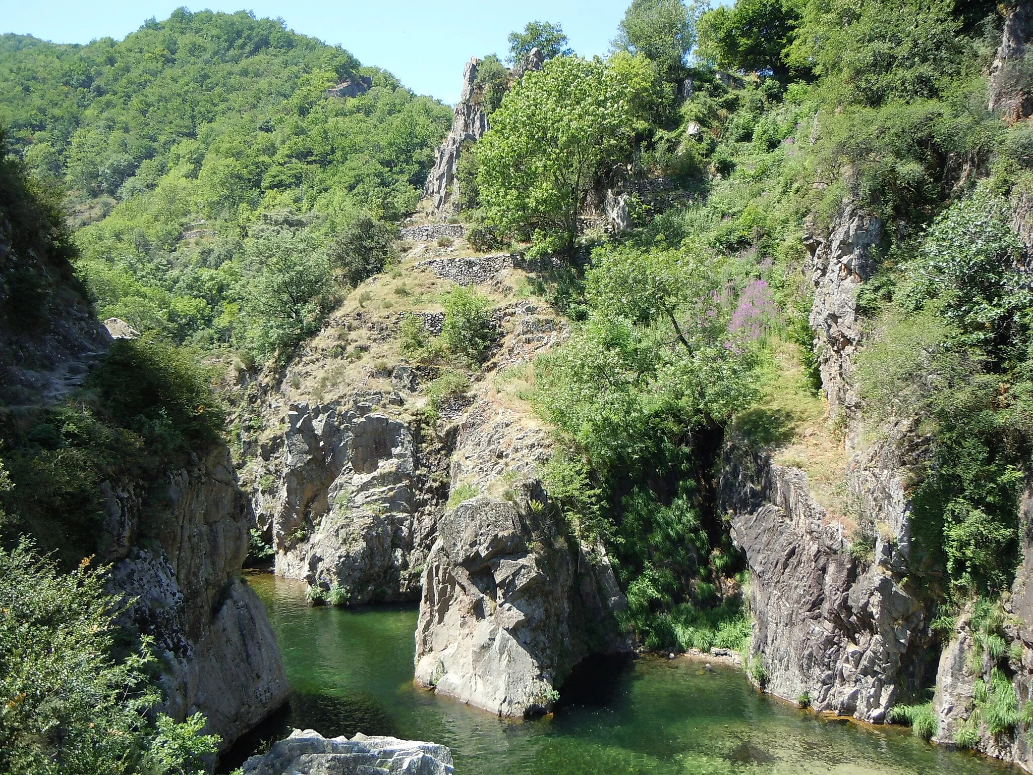 Photo showing: Haute Vallée de l'Ardèche au Pont du Diable - Thueyts -  Ardèche - France