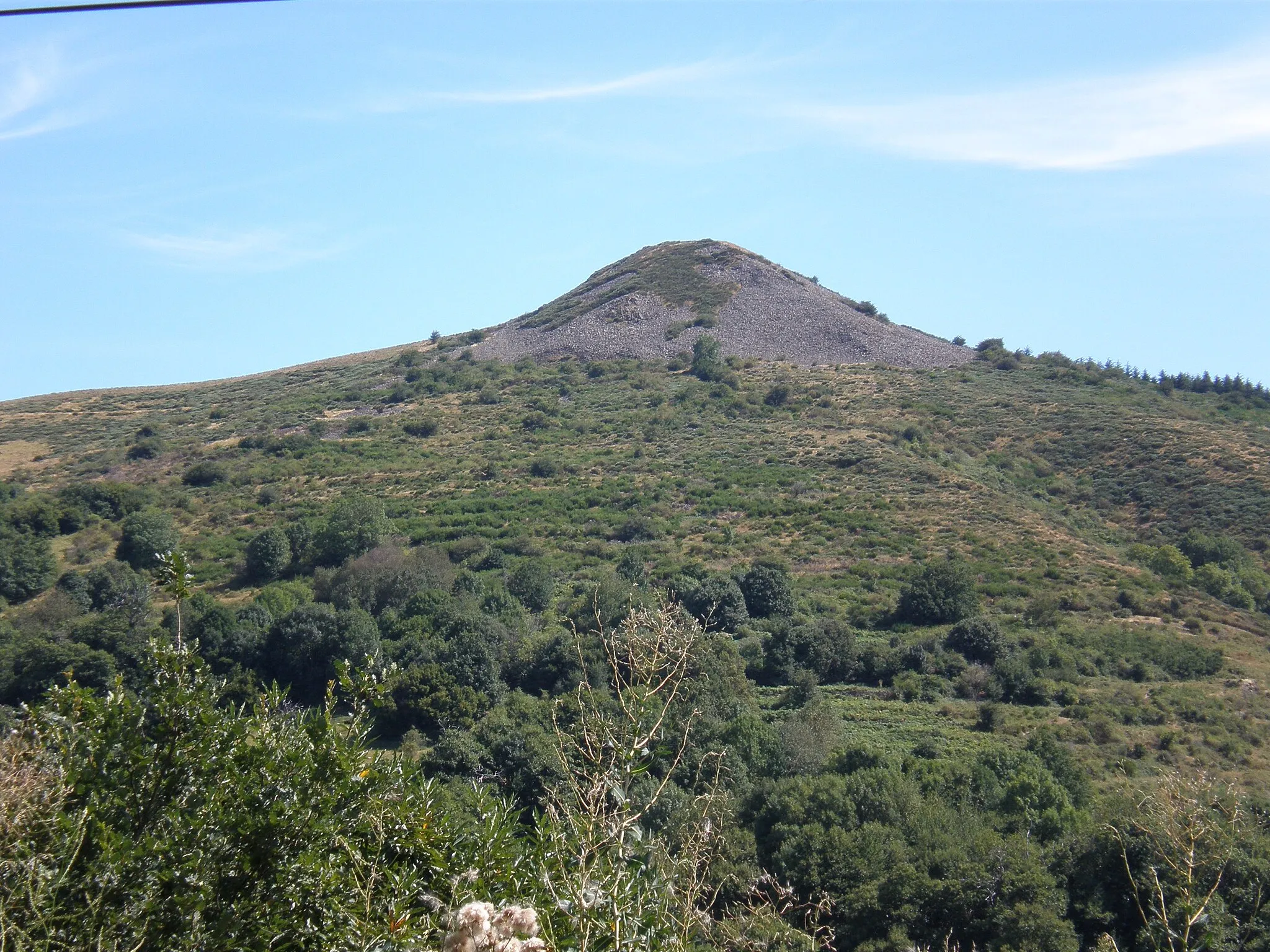 Photo showing: Le rocher de Gourdon (Ardèche)