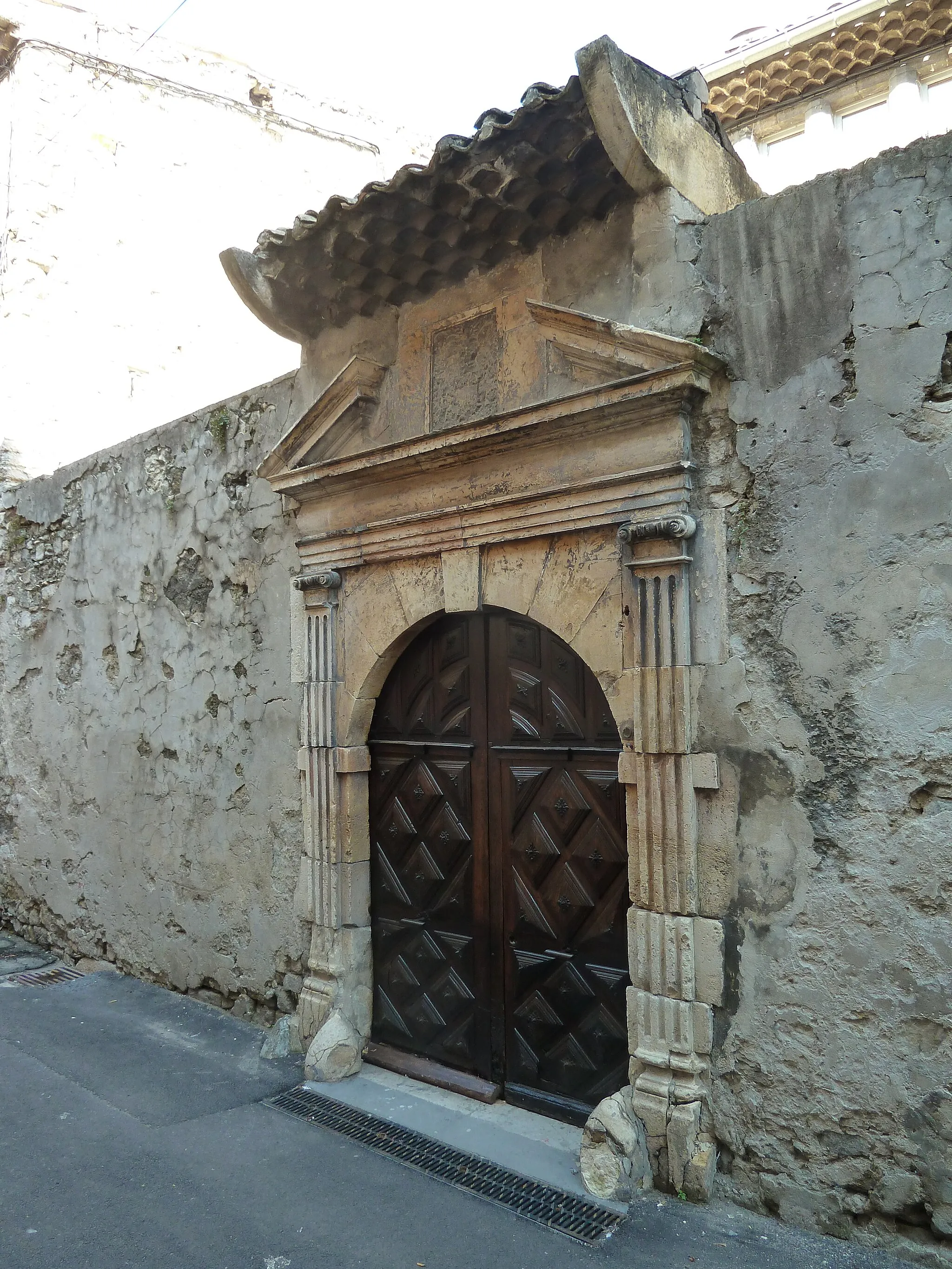 Photo showing: This building is indexed in the base Mérimée, a database of architectural heritage maintained by the French Ministry of Culture, under the reference PA00116637 .